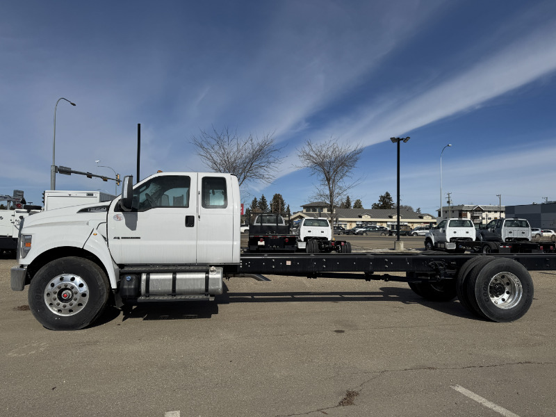2024 Ford Super Duty F-750 Straight Frame BASE