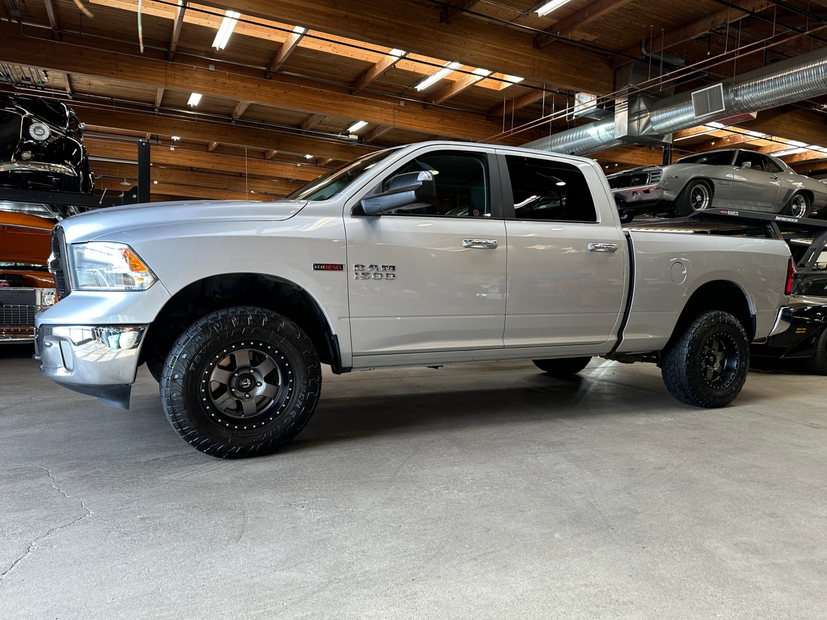 2018 Ram 1500 SLT Crew Cab 6'4 Box EcoDiesel 4x4