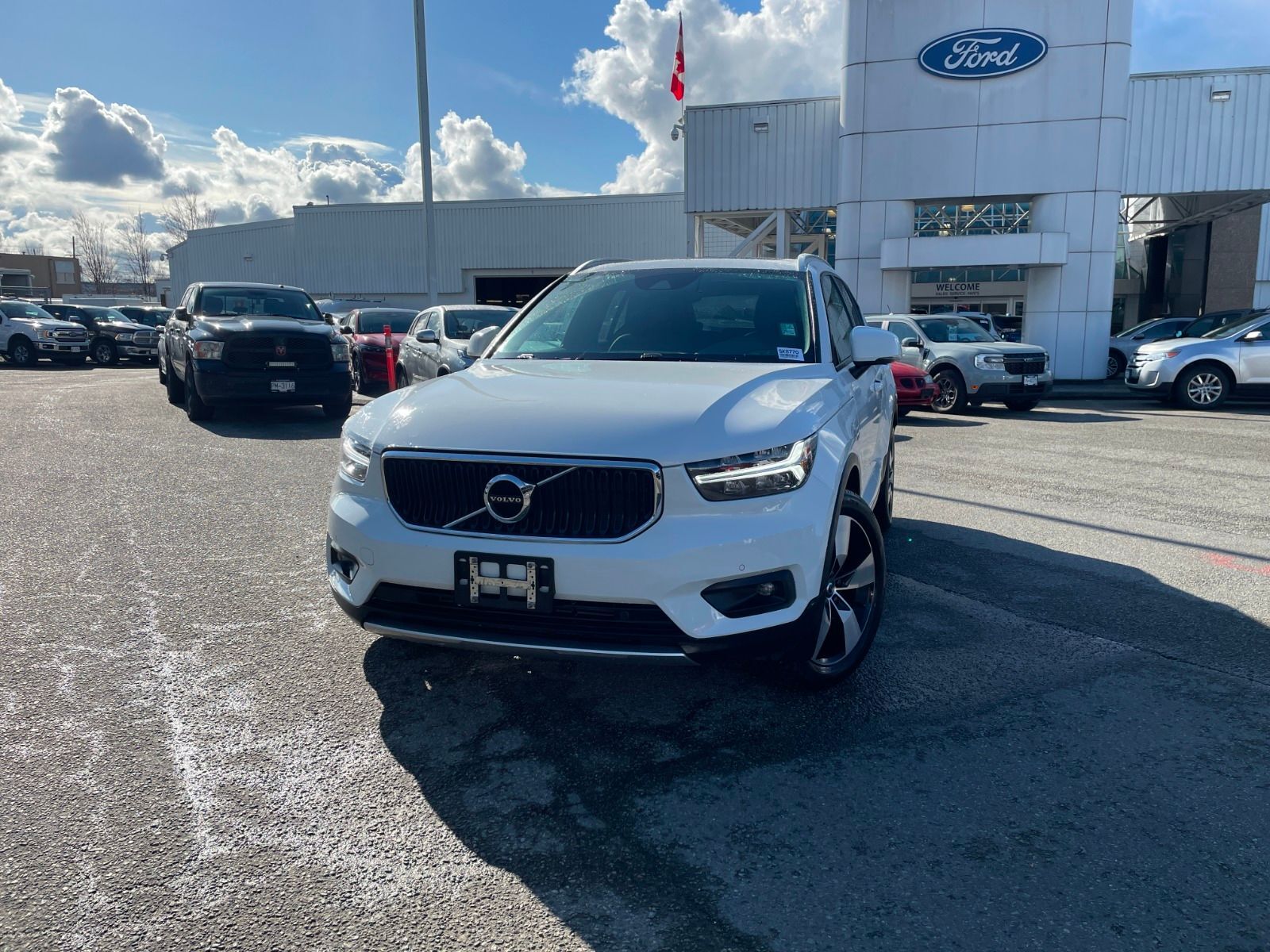 2021 Volvo XC40 T5 AWD Momentum