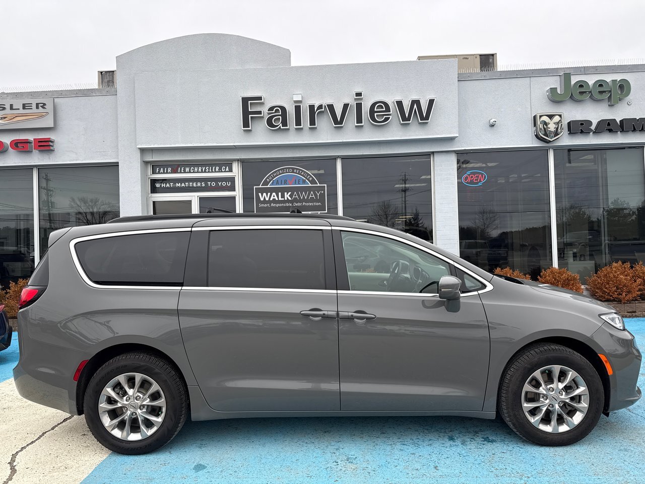 2022 Chrysler Pacifica Touring L AWD Leather, power sliding doors , advan