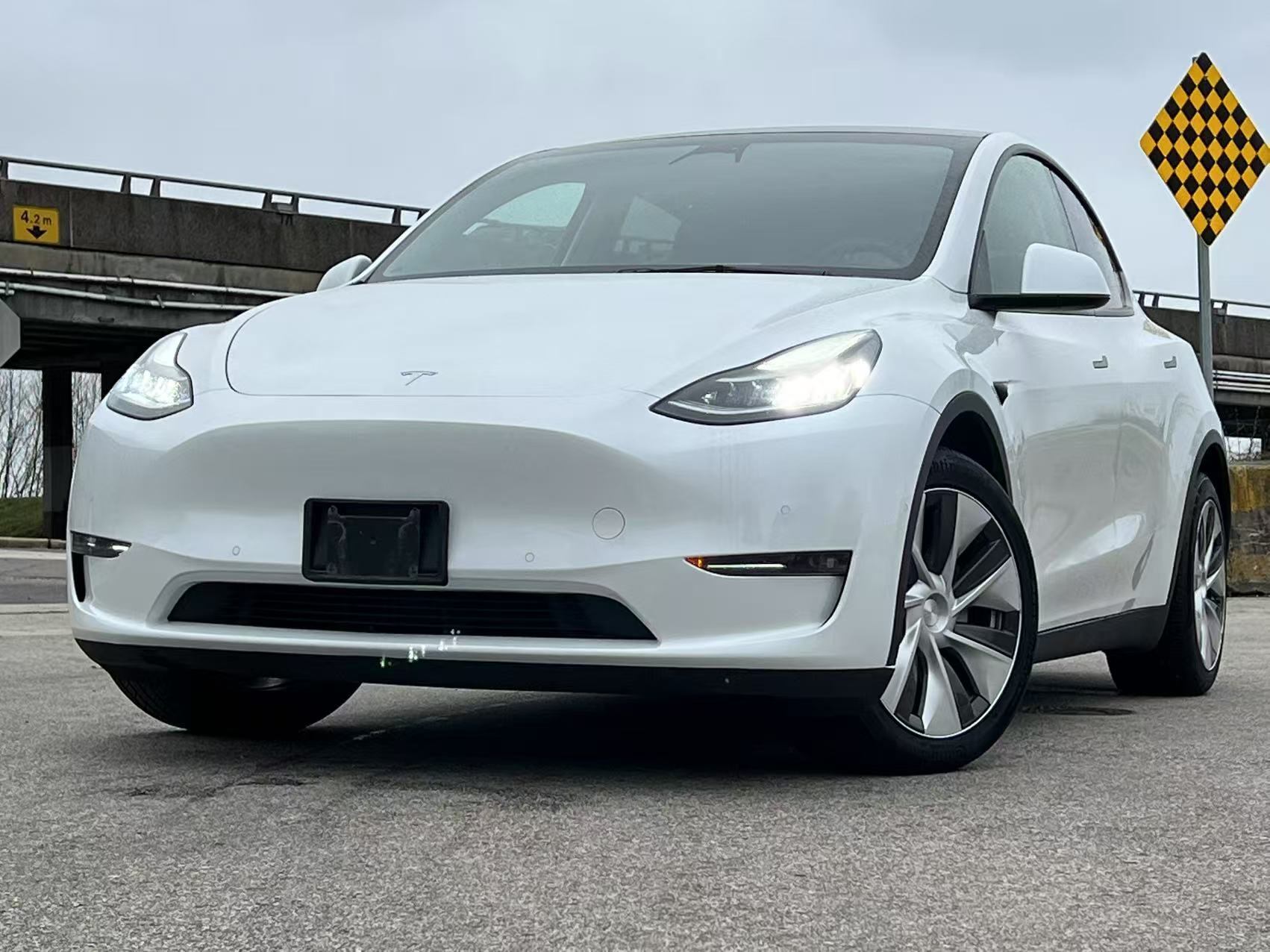 2021 Tesla Model Y Long Range AWD/ CLEAN TITLE/ ACCLERATION BOOST/ BC