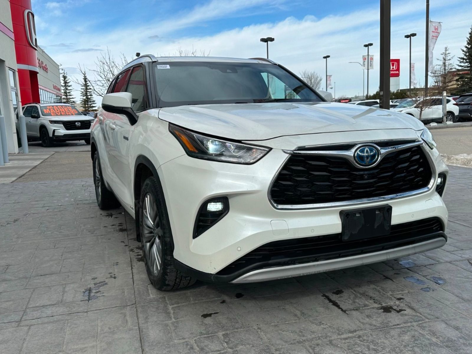 2021 Toyota Highlander Platinum: Hybrid, No Accidents, Leather, Sunroof, 