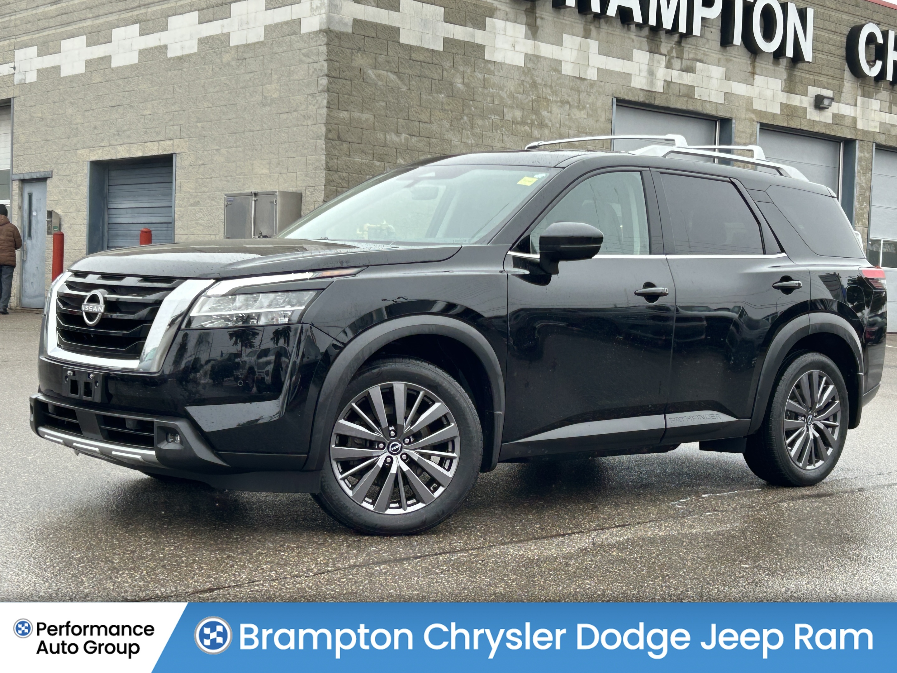 2023 Nissan Pathfinder SL 4WD*8 Passenger*Panoramic Roof*Heated Seats