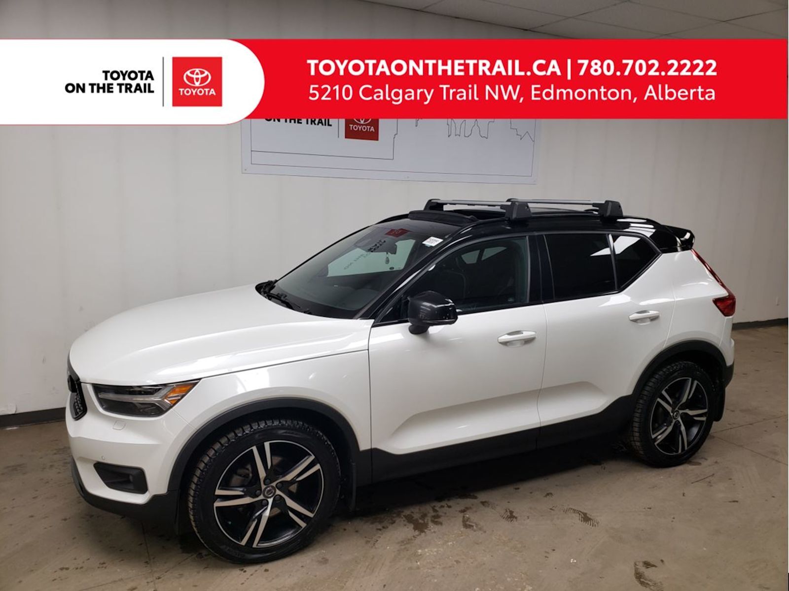 2021 Volvo XC40 T5 R-DESIGN; AWD, LEATHER, PANORAMIC SUNROOF, NAV,