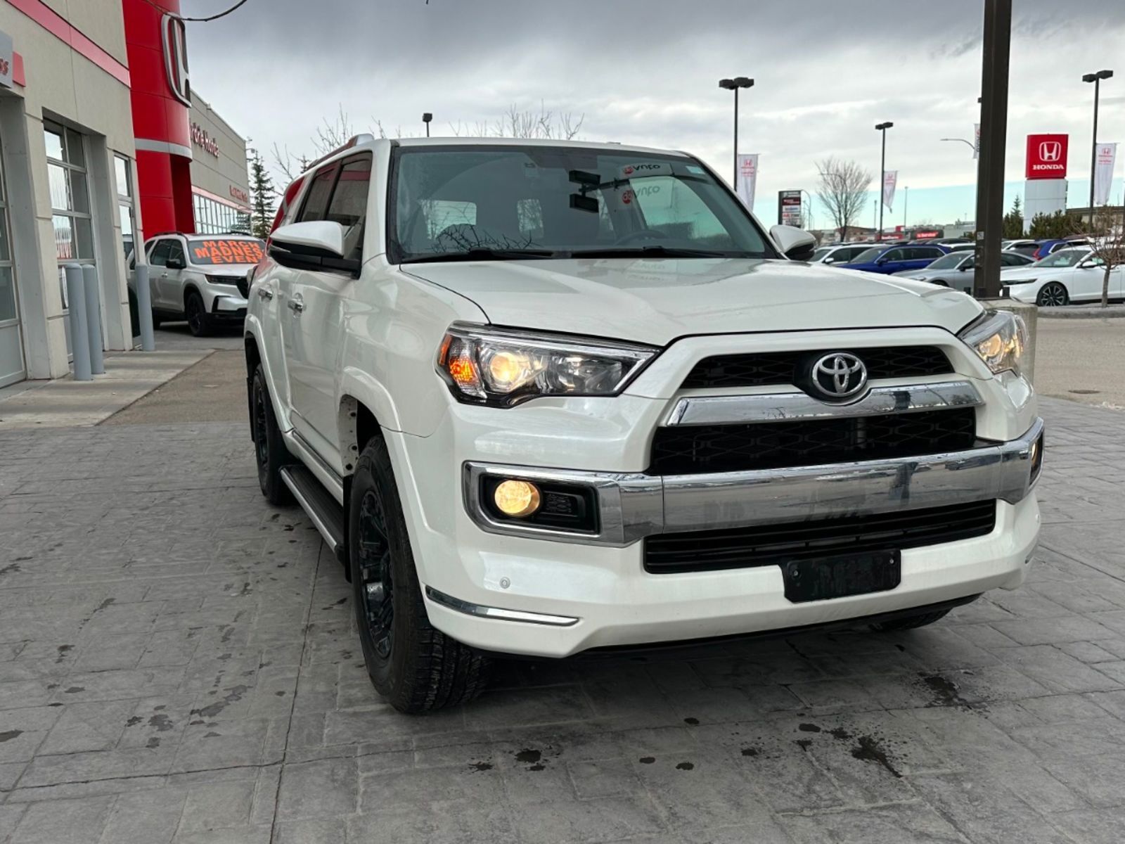 2019 Toyota 4Runner Limited: Leather, Sunroof, 7 Seater!