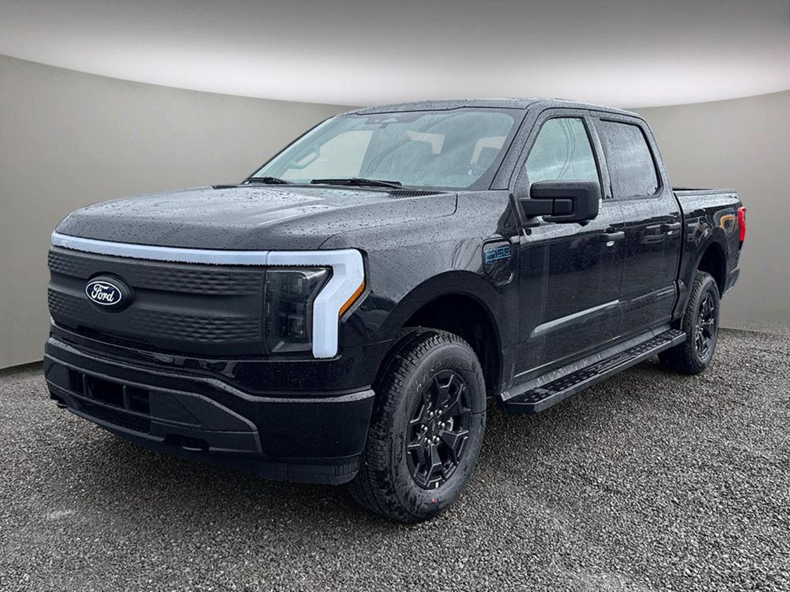 2025 Ford F-150 Lightning XLT - TAILGATE STEP