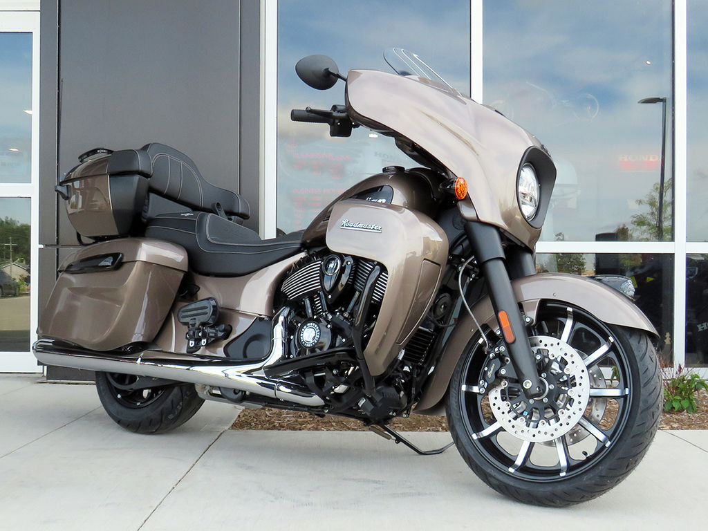 2022 Indian Motorcycles Roadmaster® Dark Horse® Polished Bronze 