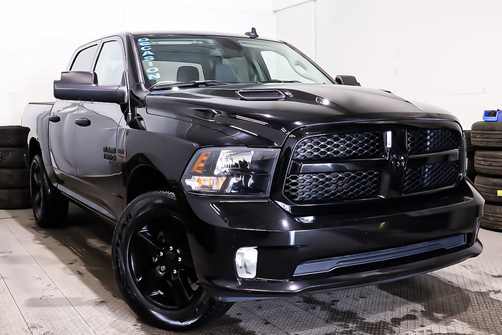 2022 Ram 1500 Classic EXPRESS + NIGHT EDITION + 4X4 + CREW CAB