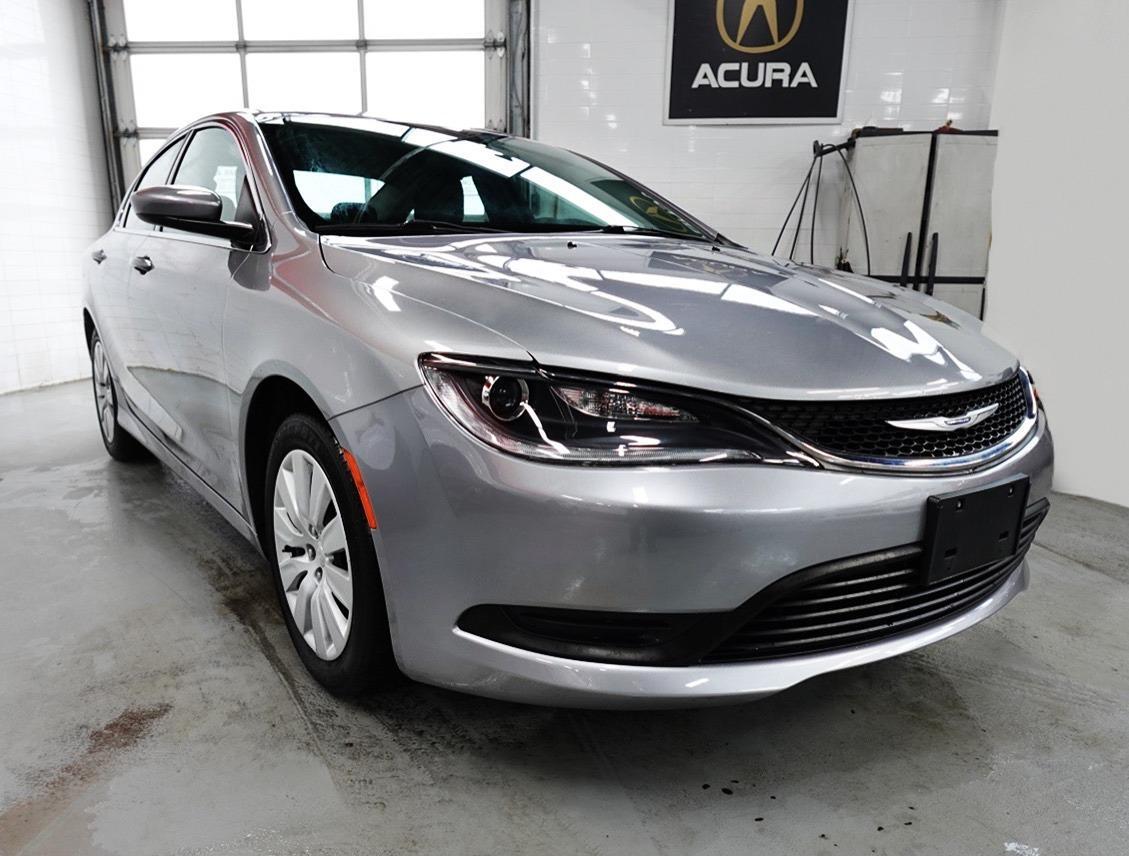 2015 Chrysler 200 SUPER LOW KM,NO ACCIDENT ,MUST SEE