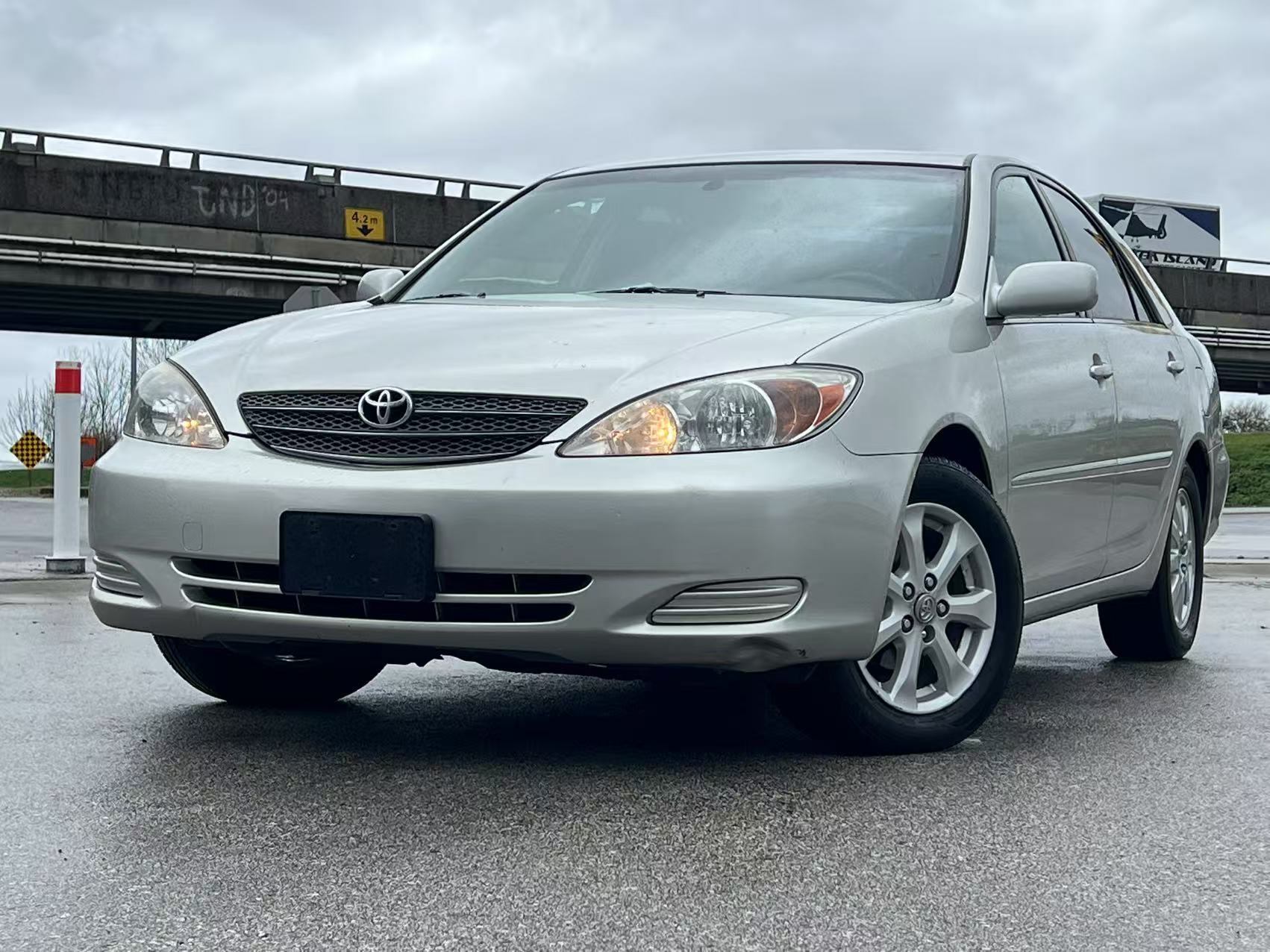 2002 Toyota Camry XLE AUTO/ CLEAN TITLE/ BACKUP CAMERA/ POWER SUNROO