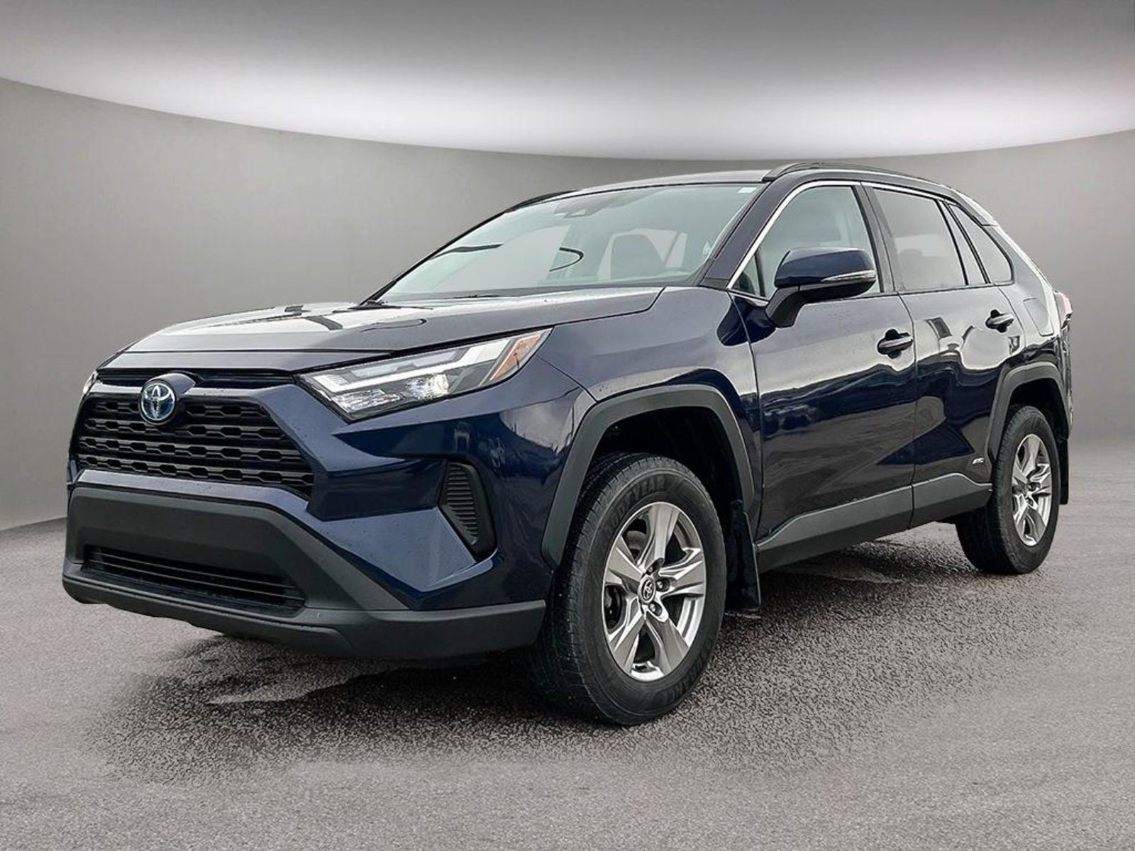 2022 Toyota RAV4 Hybrid XLE | AWD | Sunroof | Heated Front Seats & 