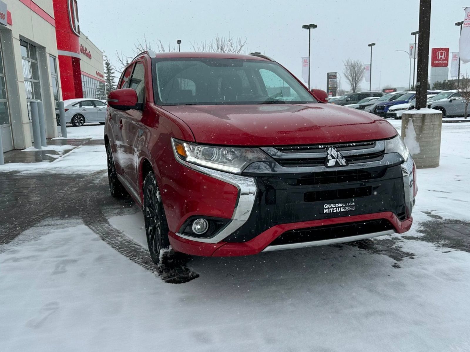 2018 Mitsubishi Outlander PHEV SE: Plug in Hybrid, No Accidents!