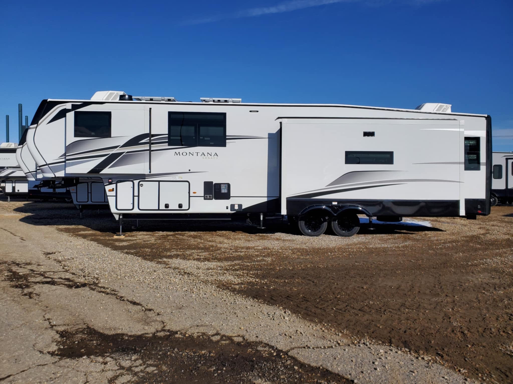 2025 Keystone RV Montana 3781 RL (L)