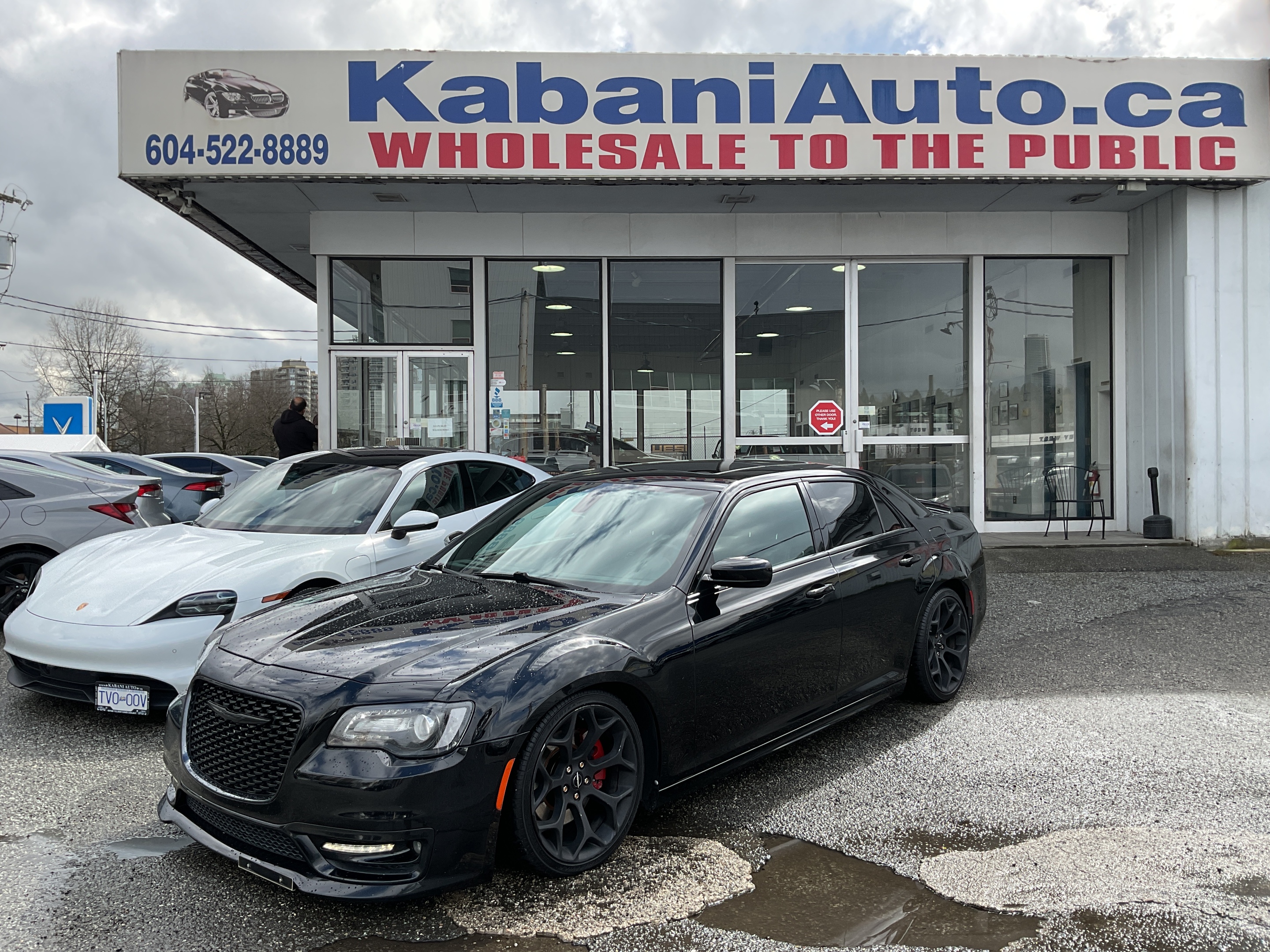 2017 Chrysler 300S LEATHER, SUNROOF, NAVIGATION Financing Available!