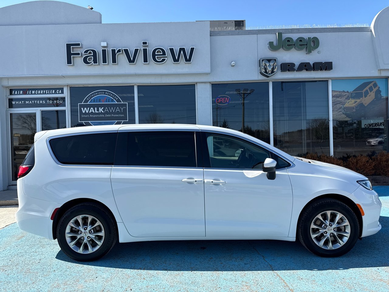 2023 Chrysler Pacifica Touring L AWD Leather, heated seat, heated wheel a