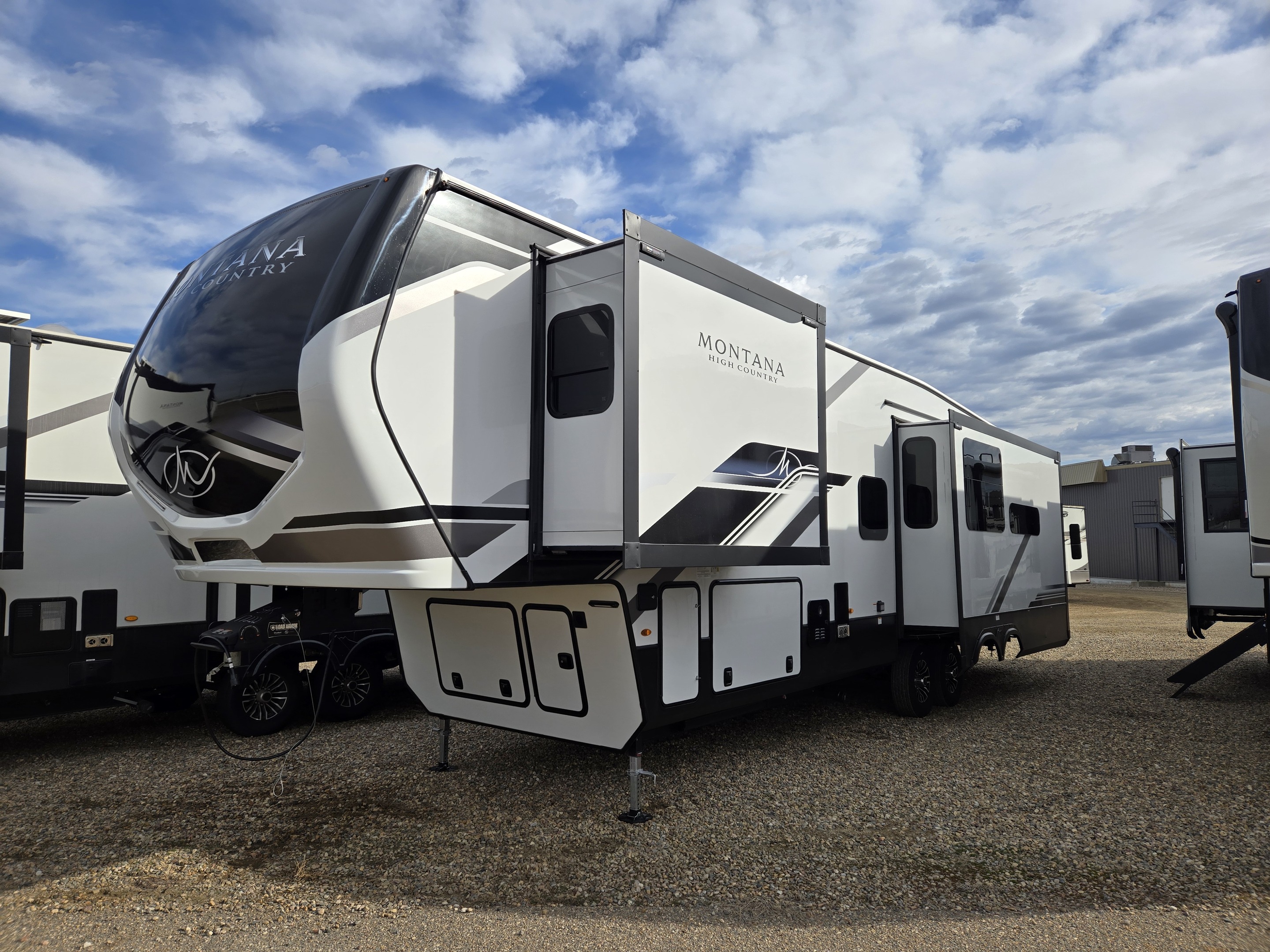2025 Keystone RV Montana 325 RK