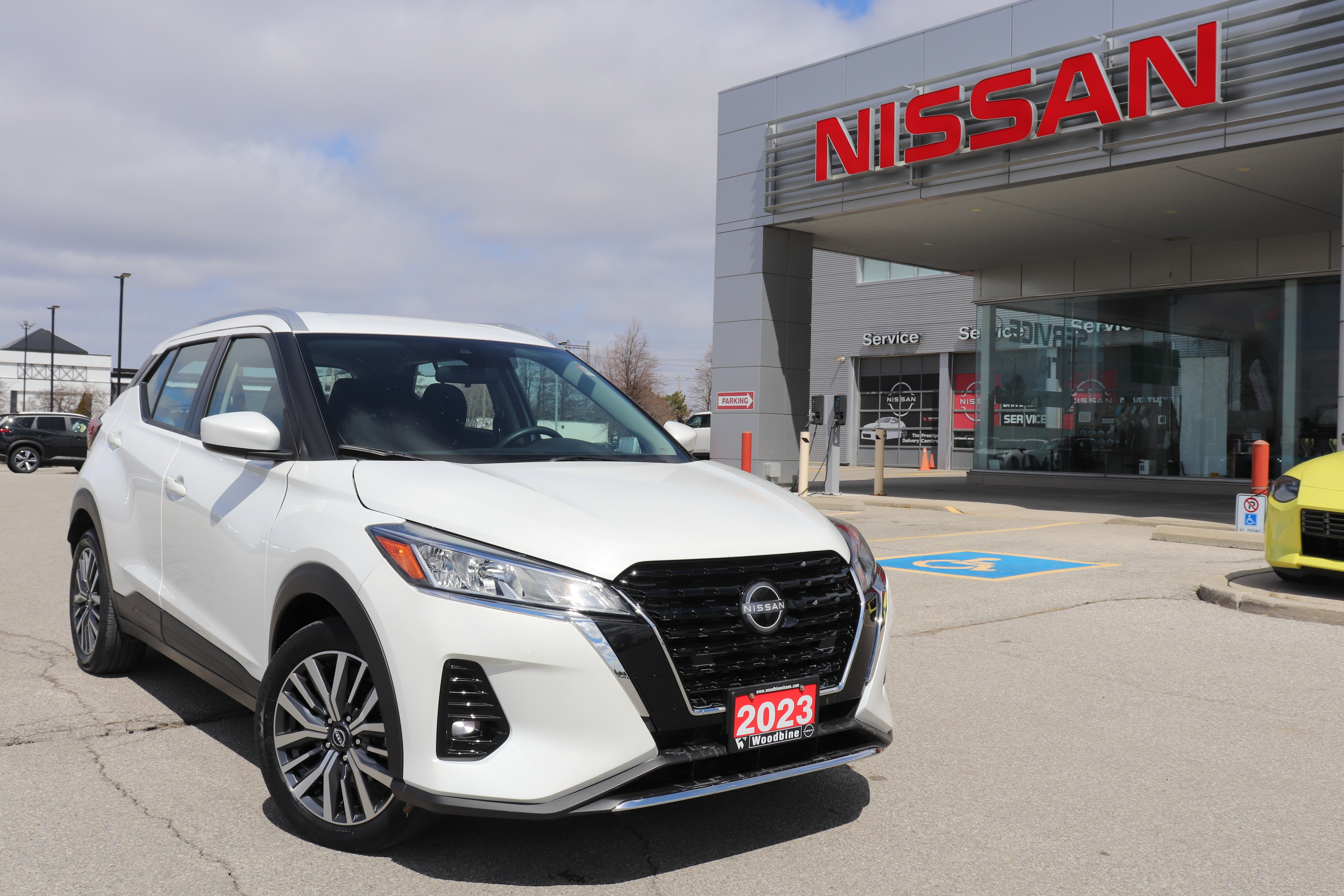 2023 Nissan Kicks SV NO ACCIDENTS|1 OWNER OFF LEASE|CARPLAY|B-SPOT