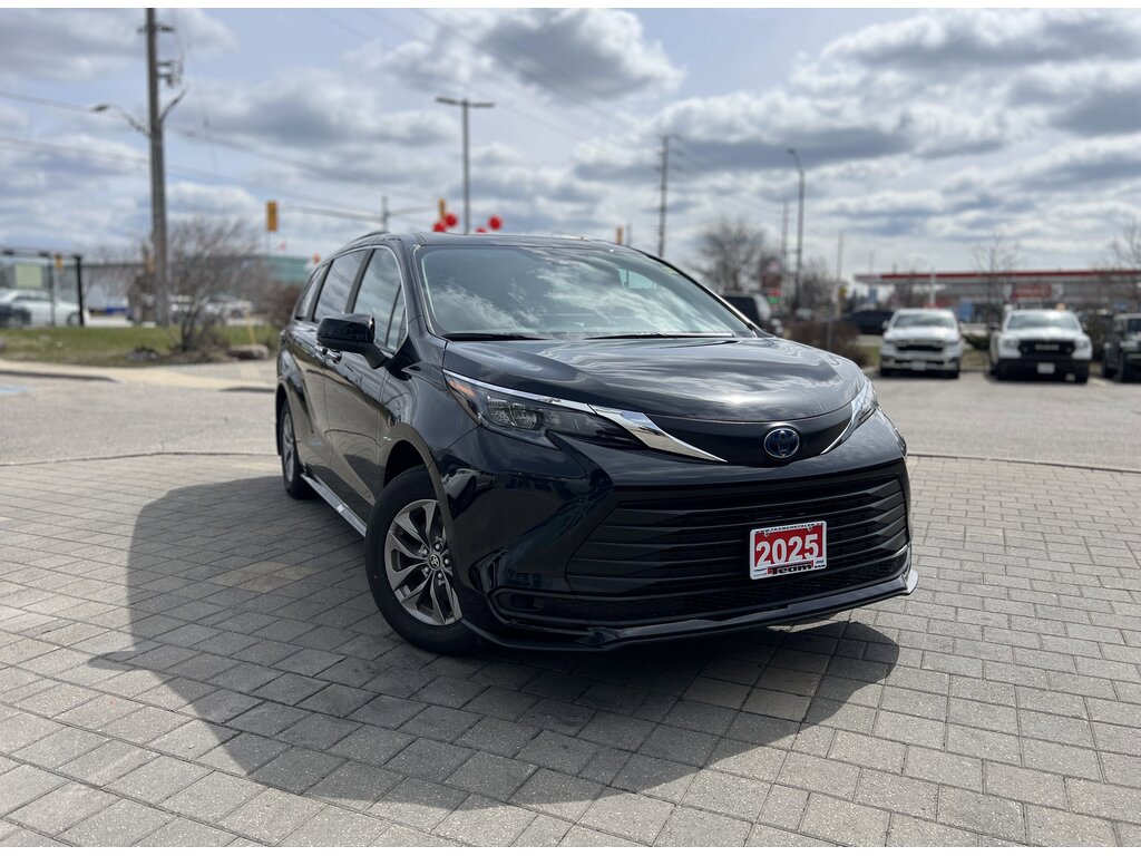 2025 Toyota Sienna XLE 8-Passenger FWD