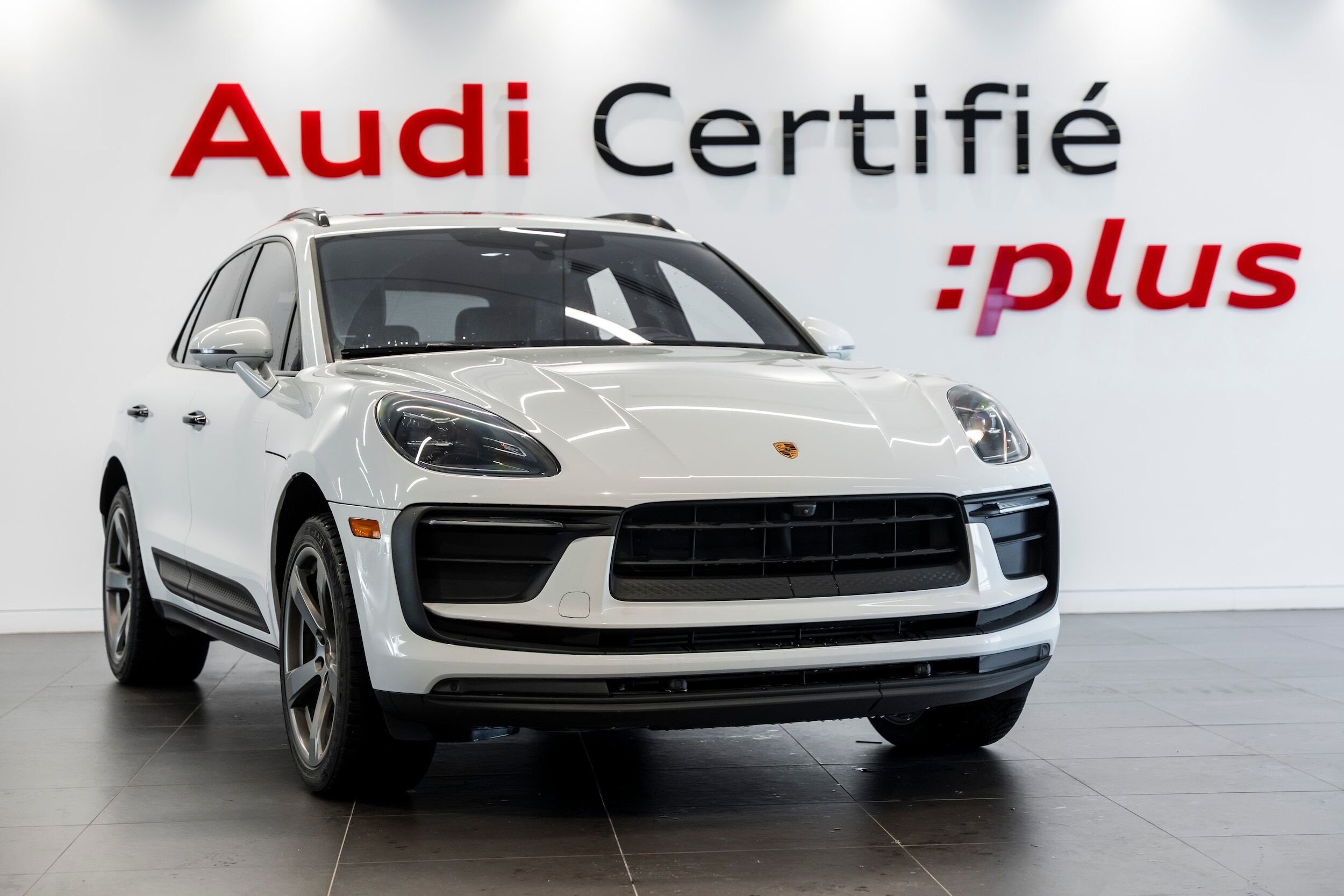 2022 Porsche Macan AWD