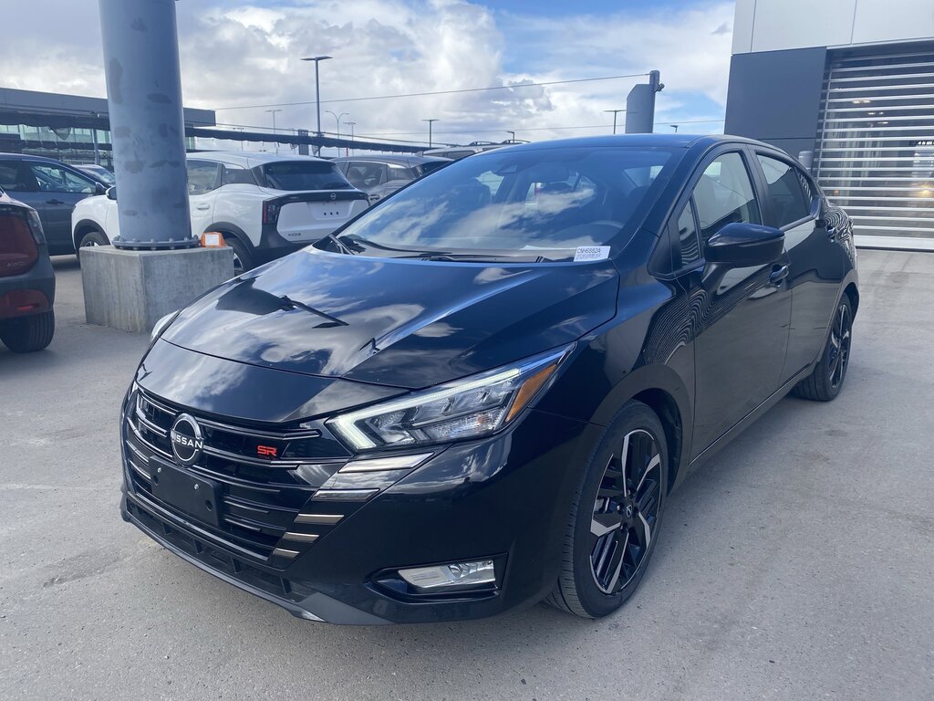 2023 Nissan Versa SR | FWD | CLOTH | BACK UP CAM | REMOTE START |