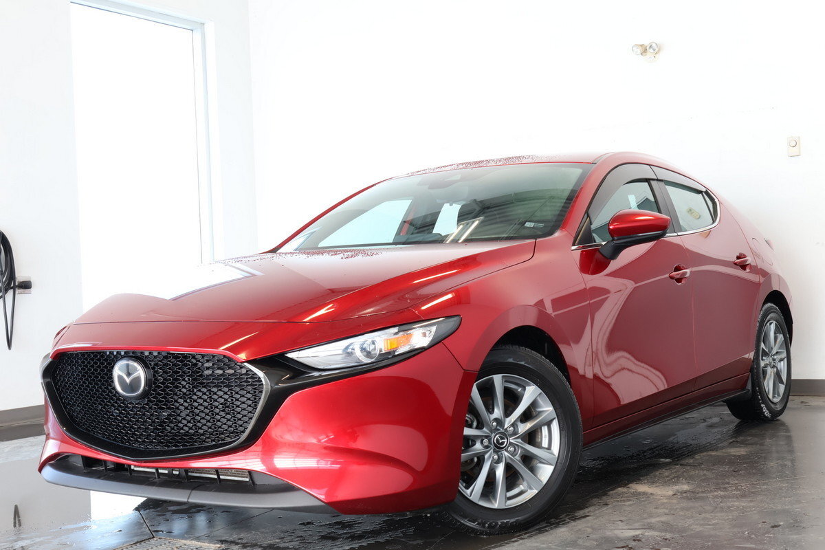 2023 Mazda Mazda3 Sport GS ONE OWNER + CARPLAY + HEATED SEATS + ALLOY WHEE