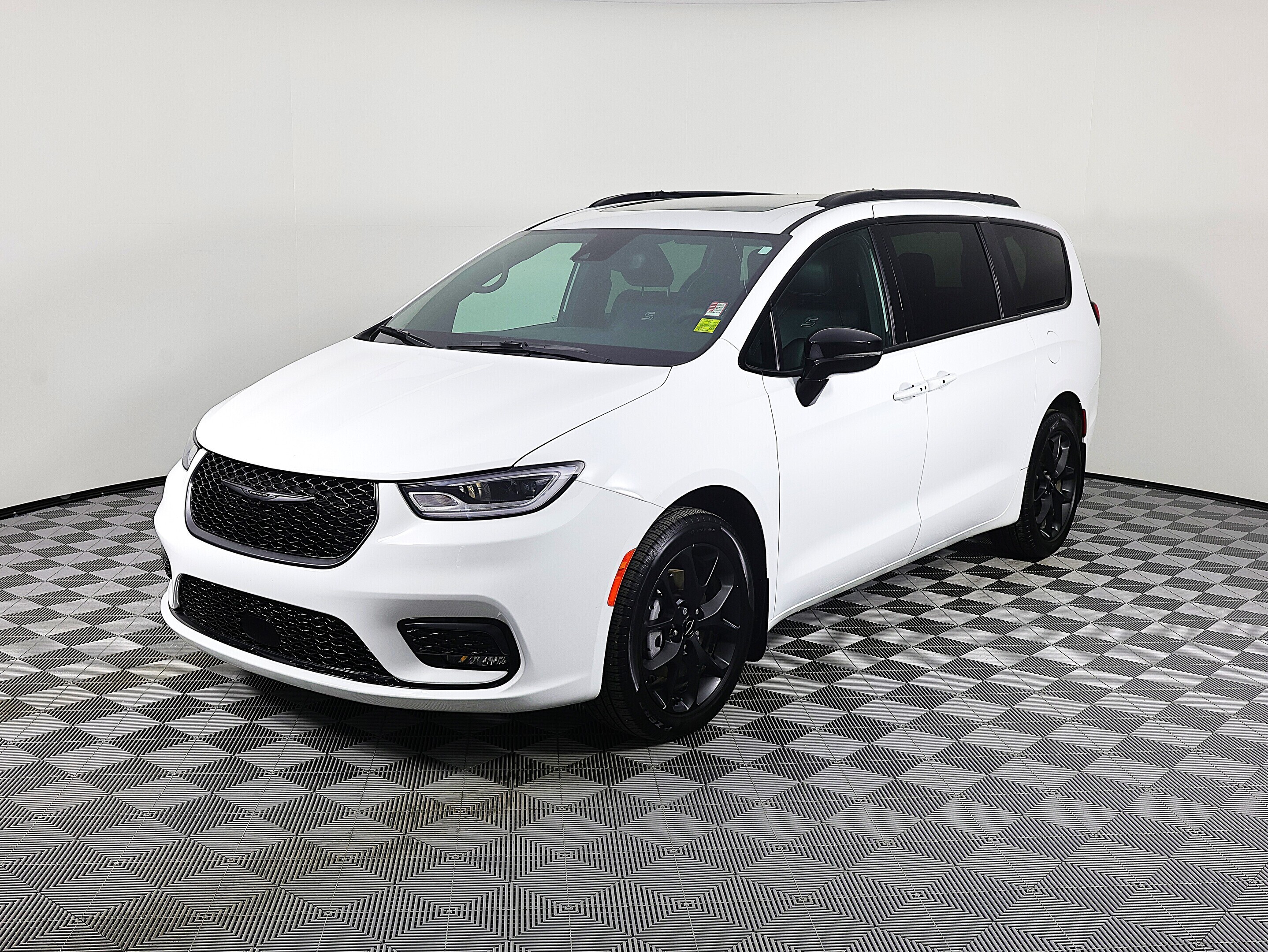 2024 Chrysler Pacifica TOURING-L