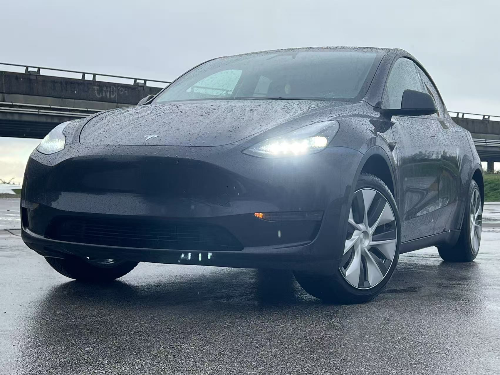 2024 Tesla Model Y RWD/ NO ACCIDENT/ GOOD CONDITION