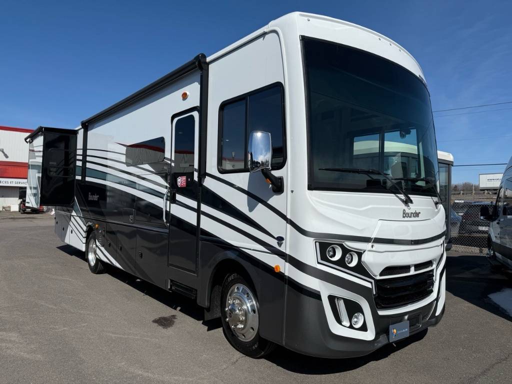 2025 Fleetwood Bounder 33C ESSENCE 