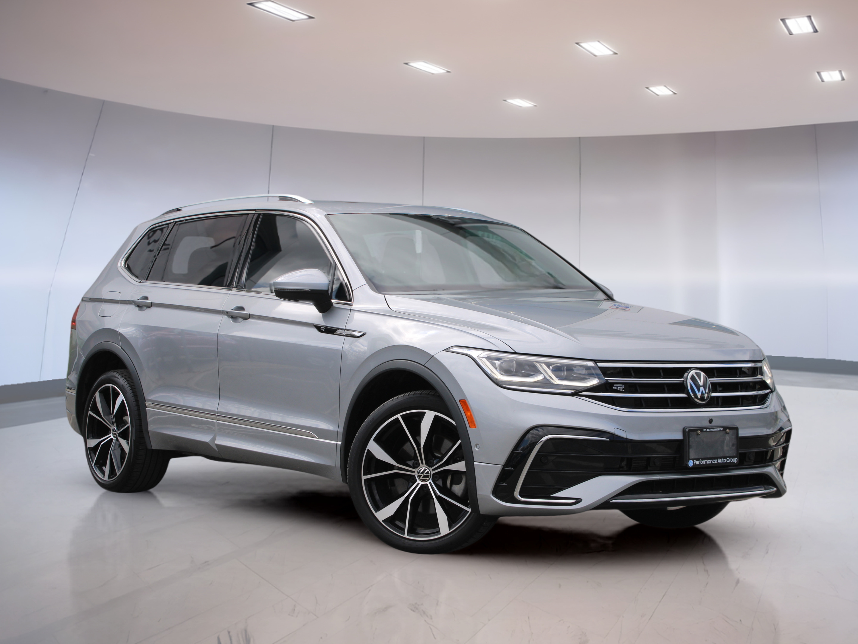 2022 Volkswagen Tiguan HIGHLINE | R LINE | SILVER ON BLACK LEATHER