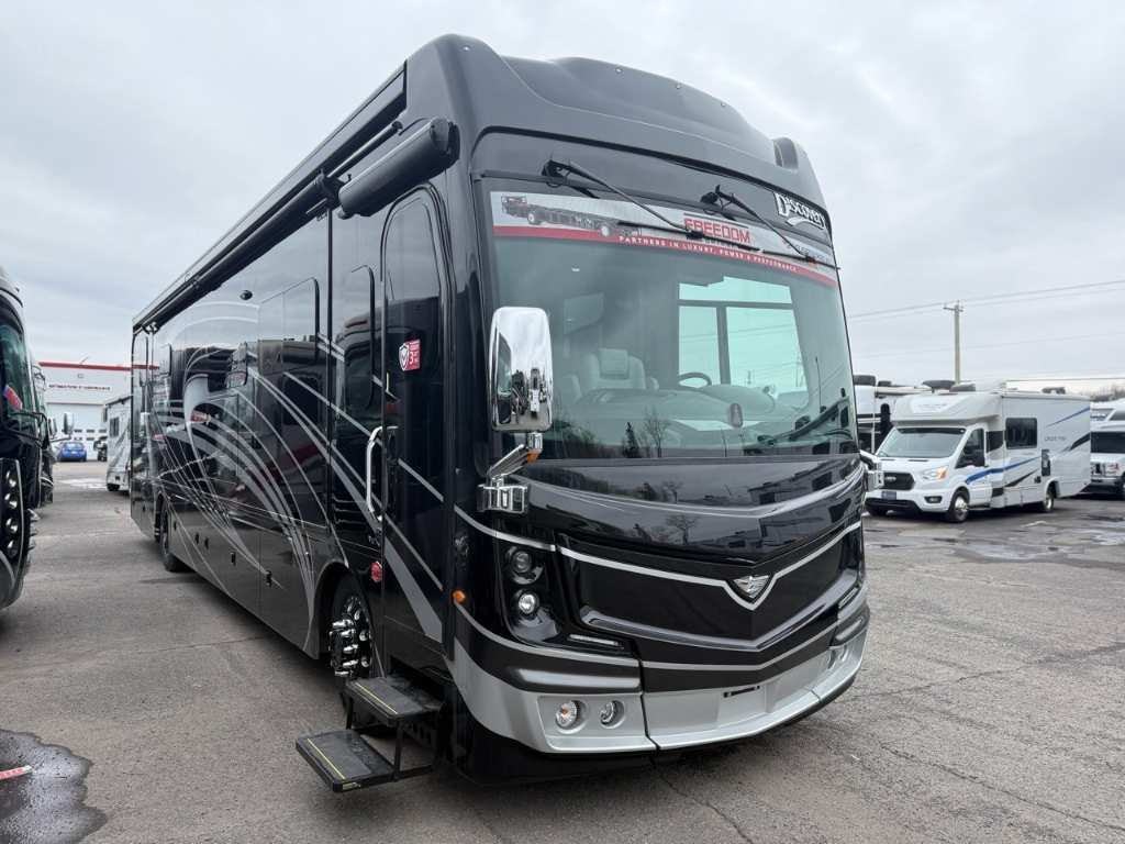 2025 Fleetwood Discovery LXE 40M DIESEL 
