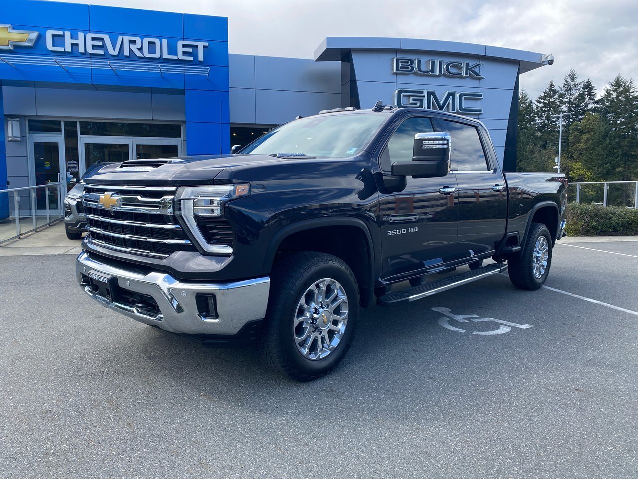 2024 Chevrolet Silverado 3500 SRW 4WD LTZ CREW Low Mileage, One Owner / 