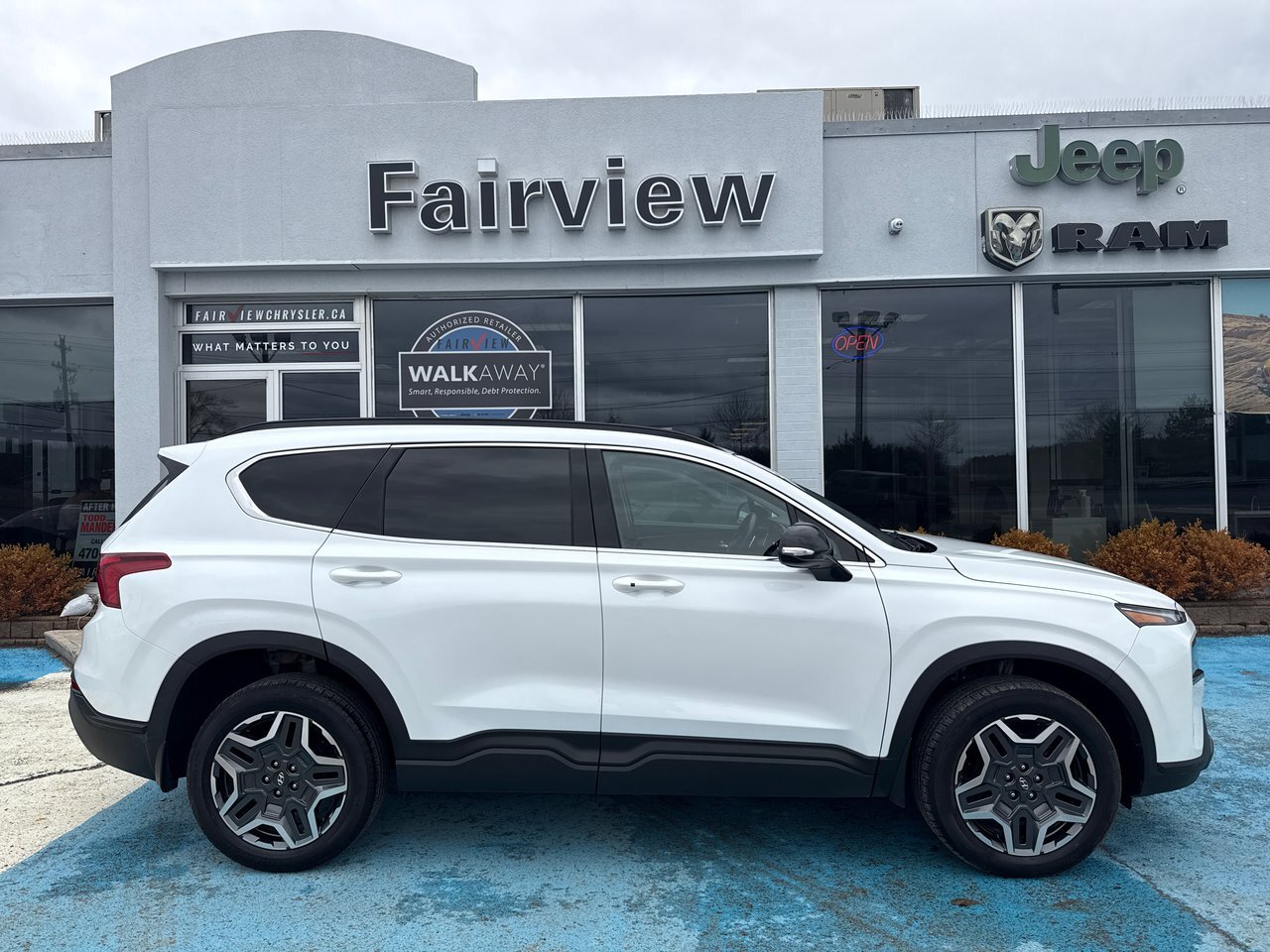 2022 Hyundai Santa Fe Urban Leather. Loaded / 