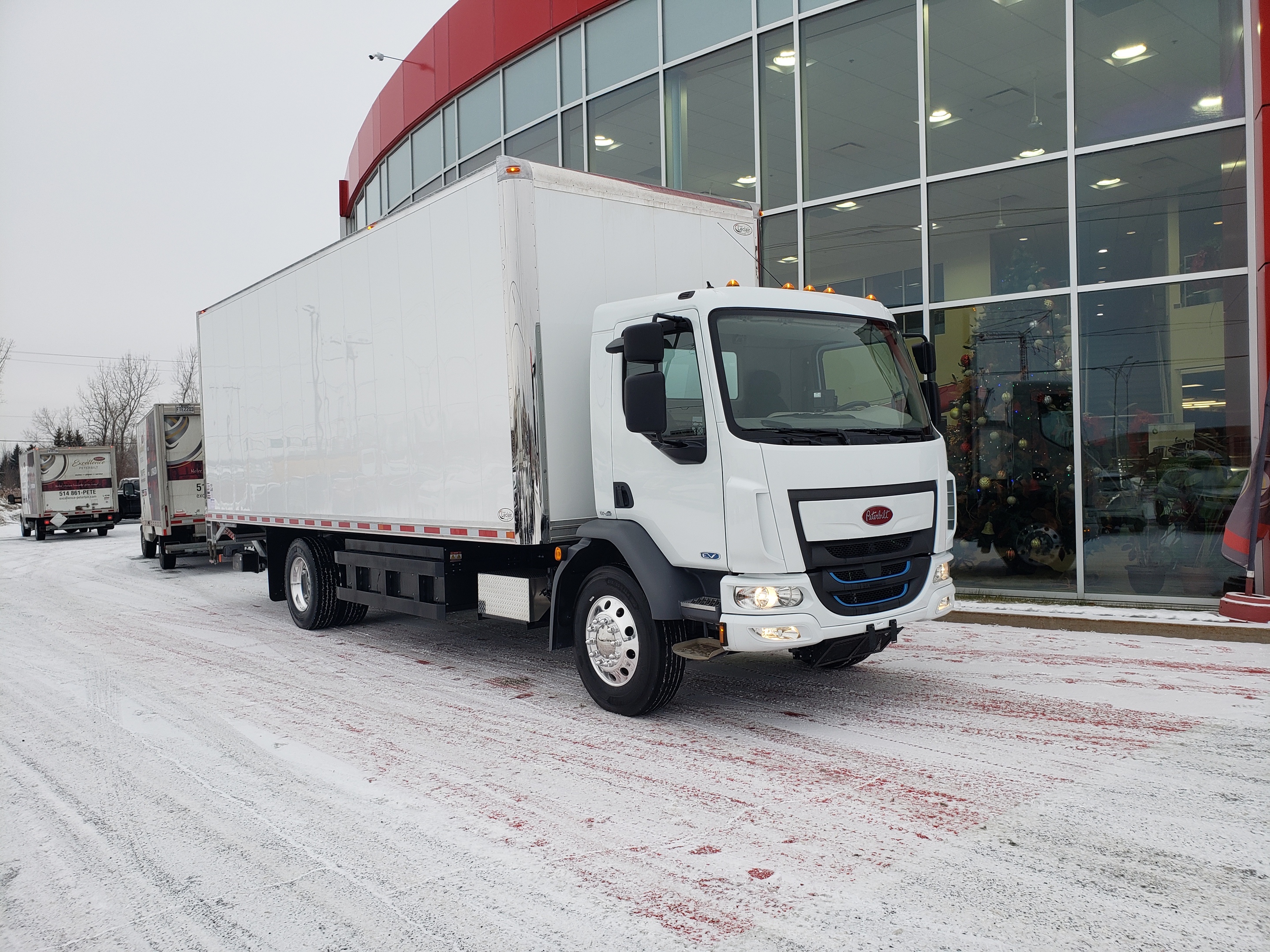 2025 Peterbilt 220 EV 
