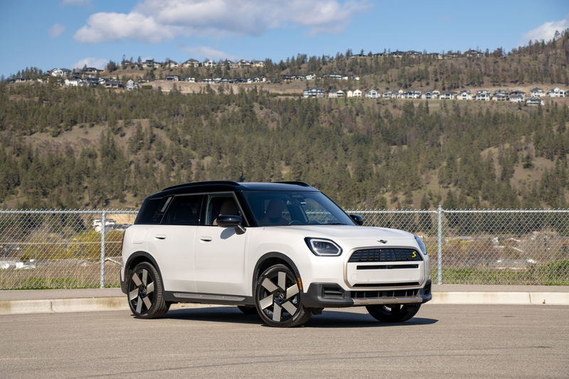 2025 MINI Countryman SE Premier +, Low KMS