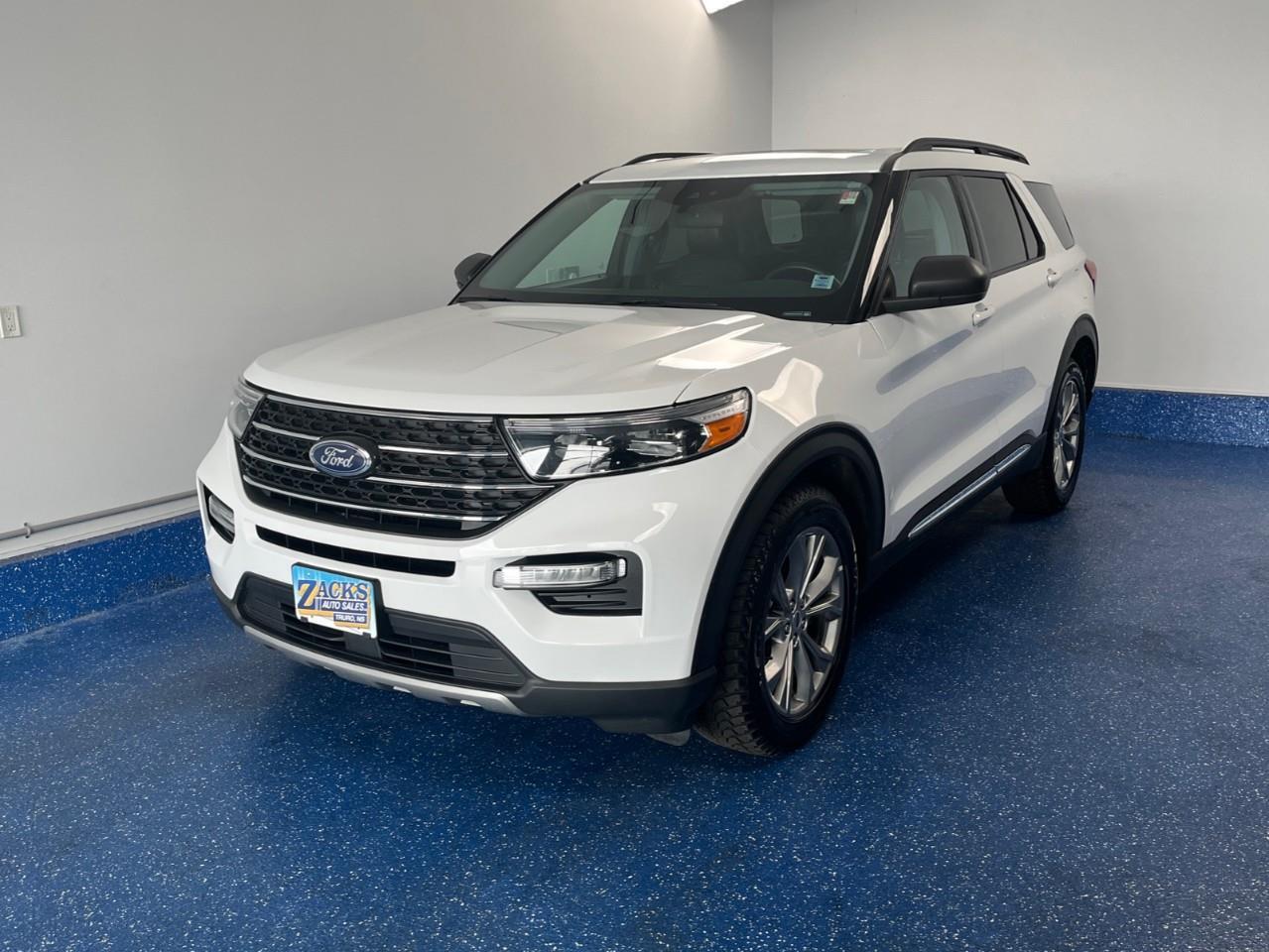 2023 Ford Explorer 4WD XLT w/ Leather and Twin Panel Sunroof | Zacks