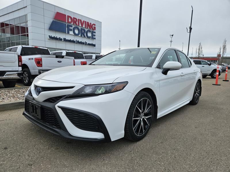 2022 Toyota Camry Hybrid SE