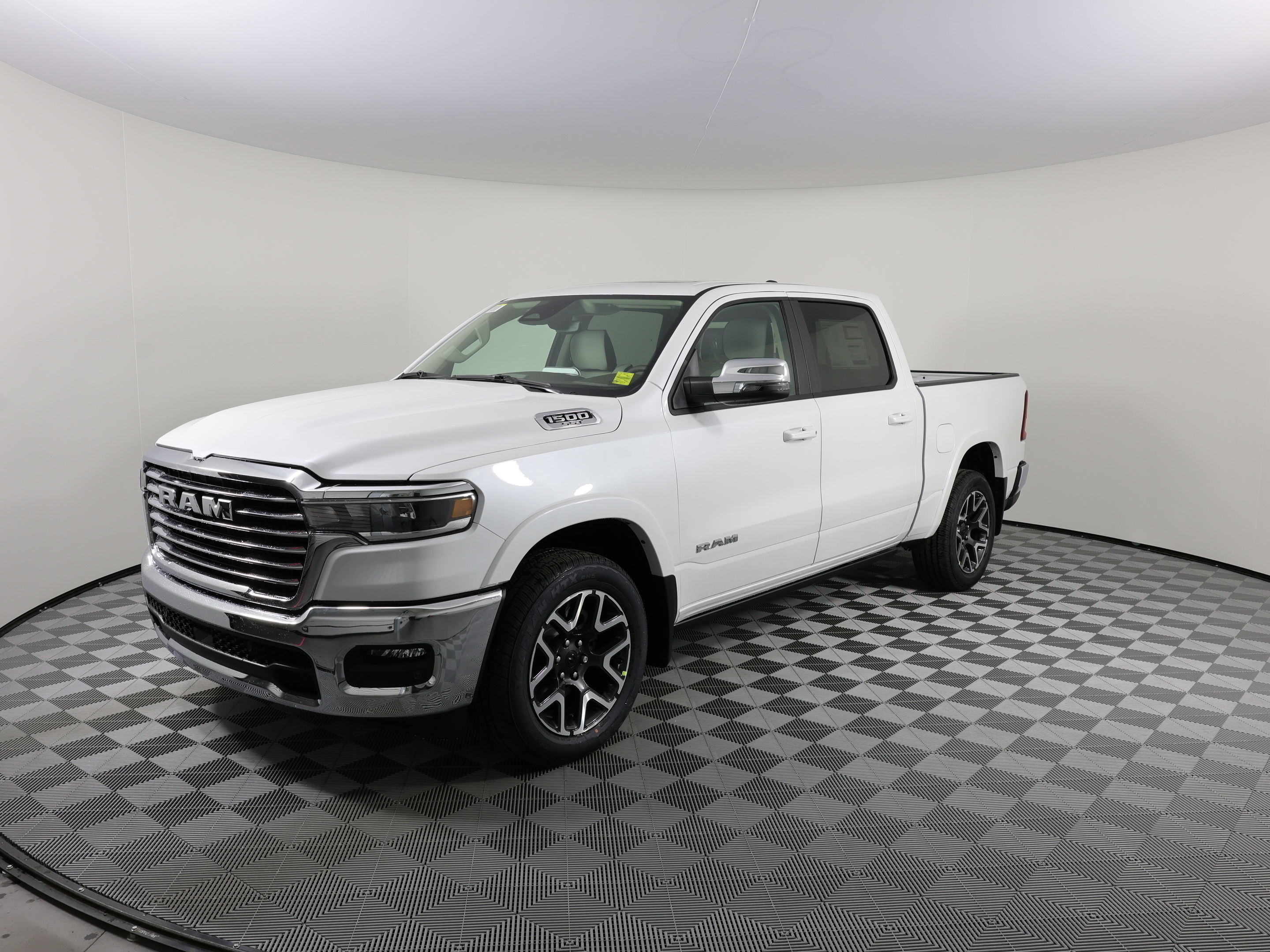 2025 Ram 1500 Laramie Crew Cab 5'7  Box