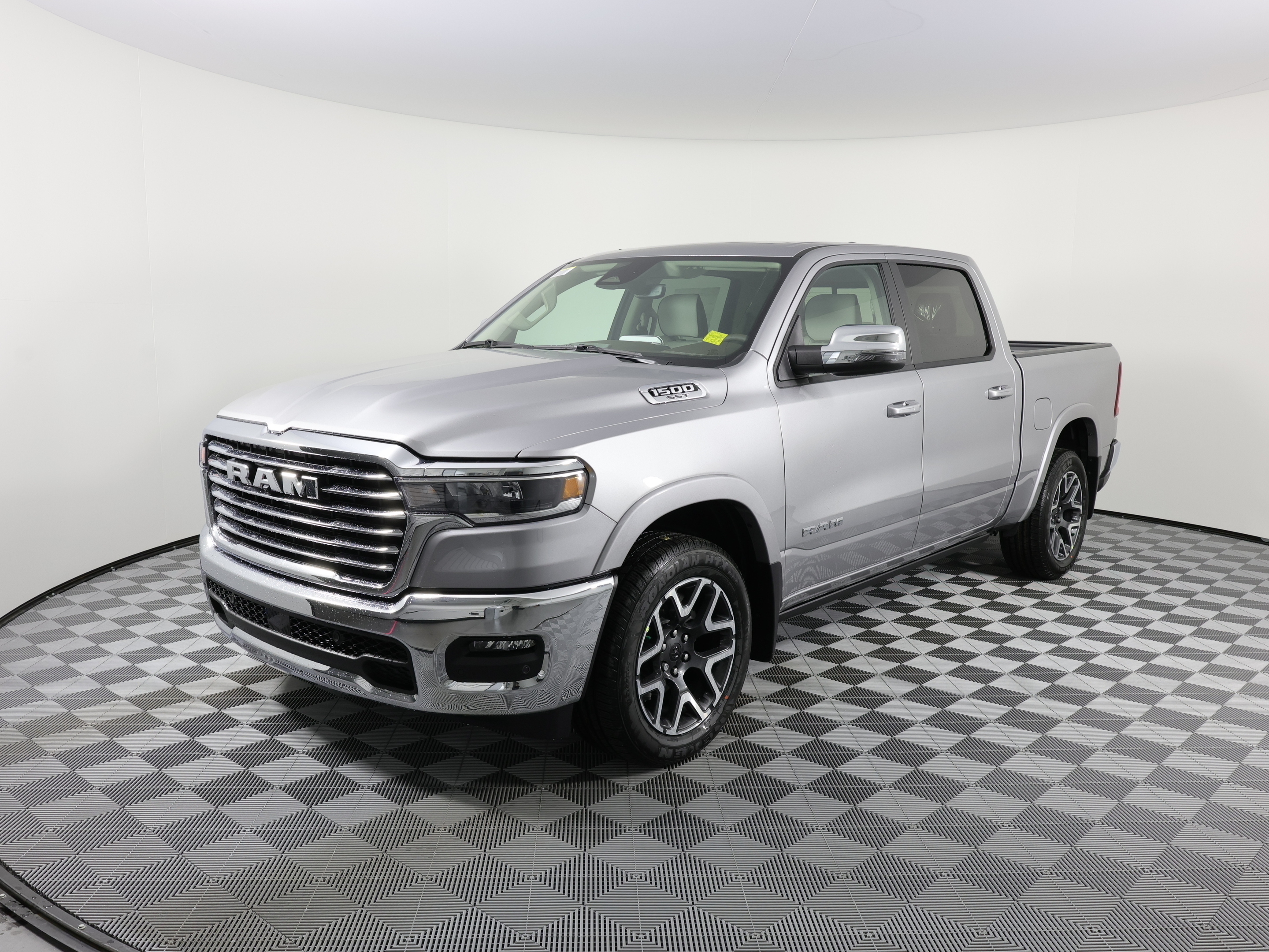 2025 Ram 1500 Laramie Crew Cab 5'7  Box