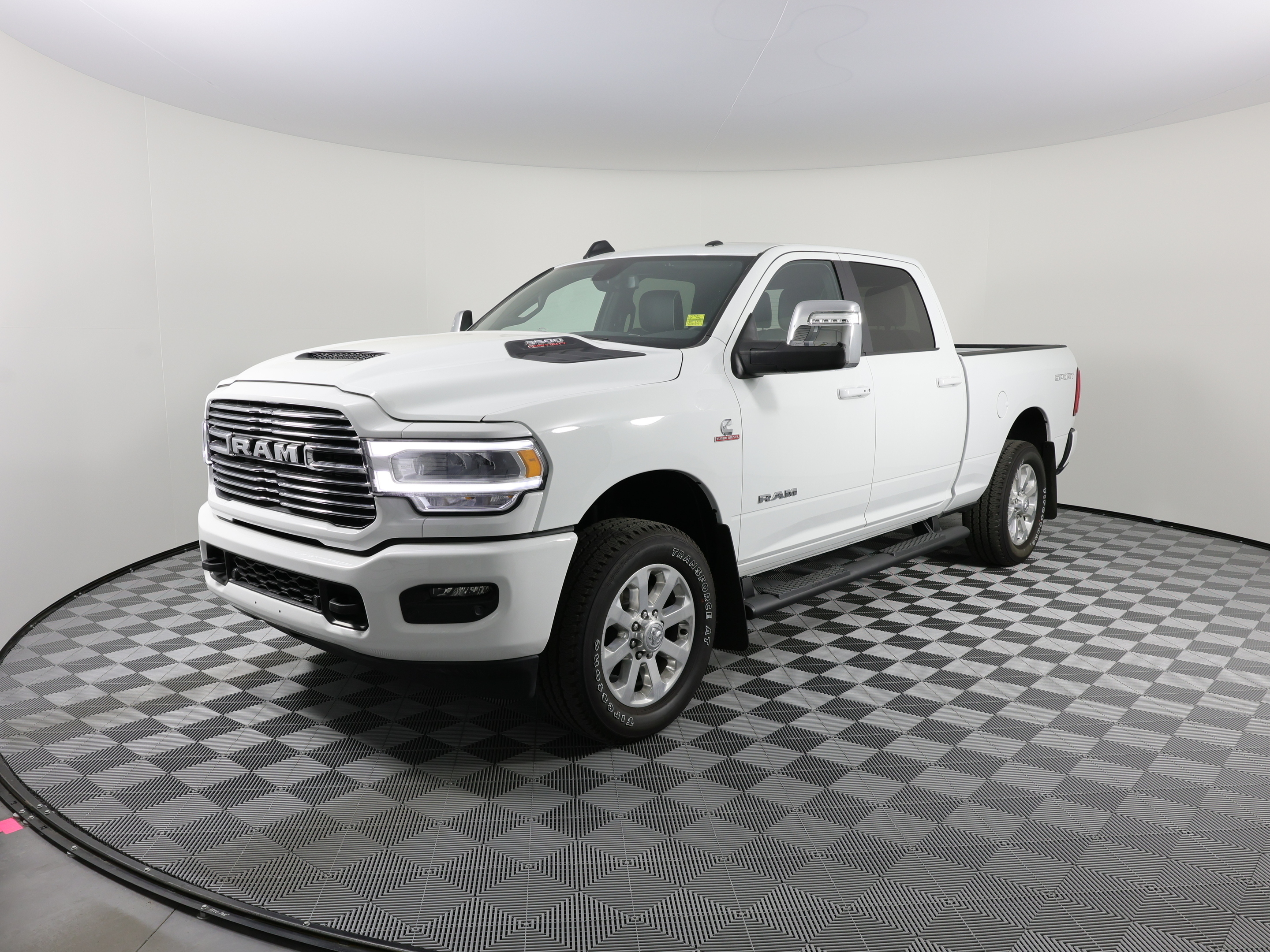 2024 Ram 3500 Laramie Crew Cab 6'4  Box