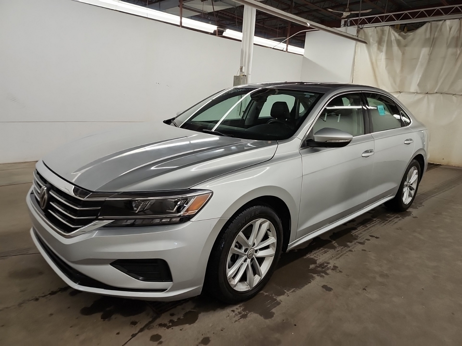2021 Volkswagen Passat Highline / Sunroof / Leather / Memory Seats