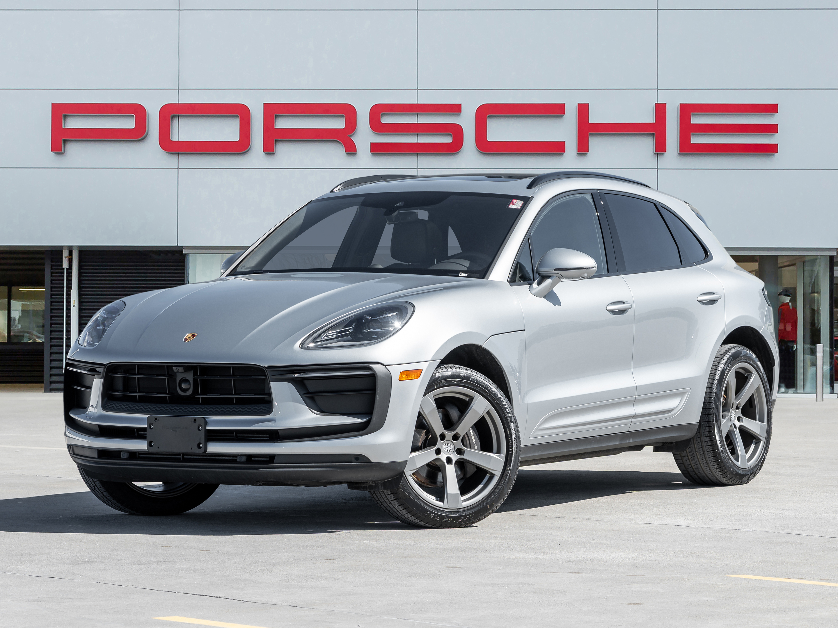 2024 Porsche Macan | Winter Tire Package Included
