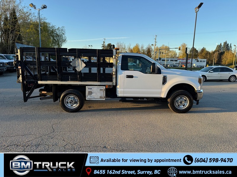 2019 Ford F-350 Regular Cab / Flat Deck / Power Lift Gate / 4x4