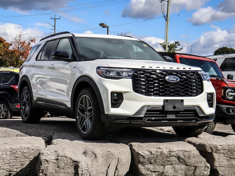 2025 Ford Explorer ST-Line