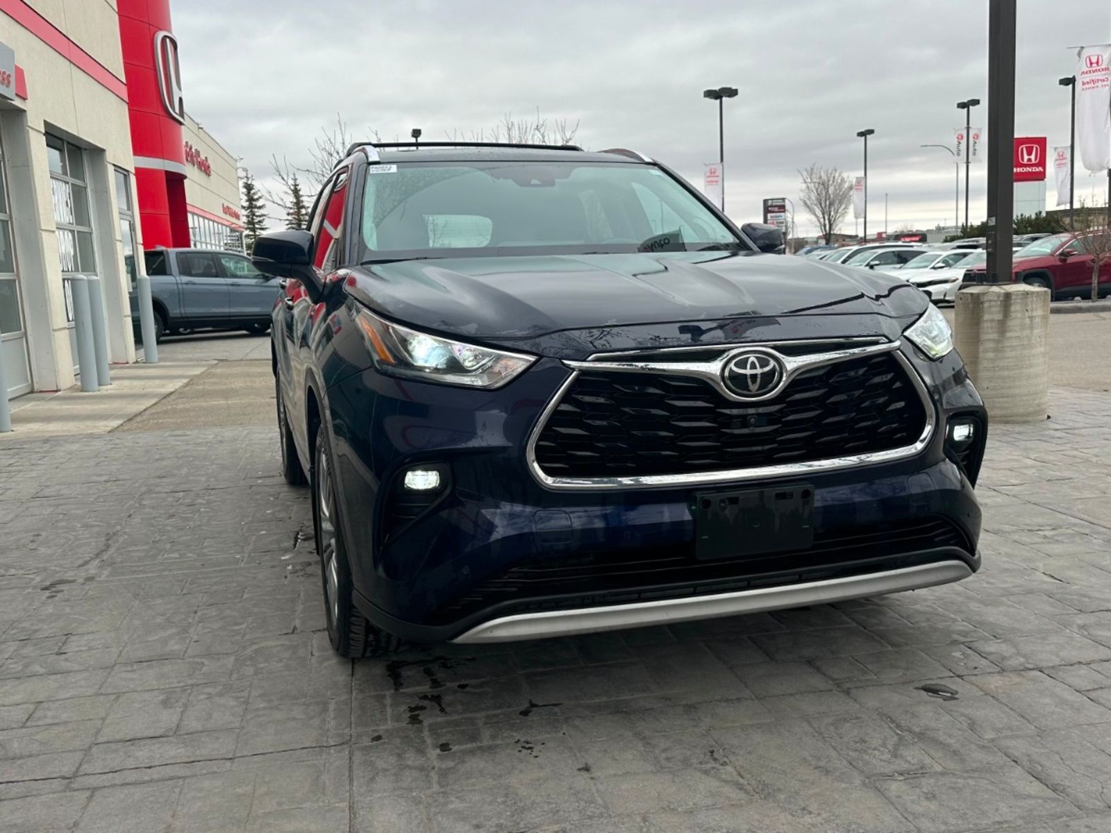 2021 Toyota Highlander PLATINUM | Head-Up | Heated/Cooled Seats | Leather