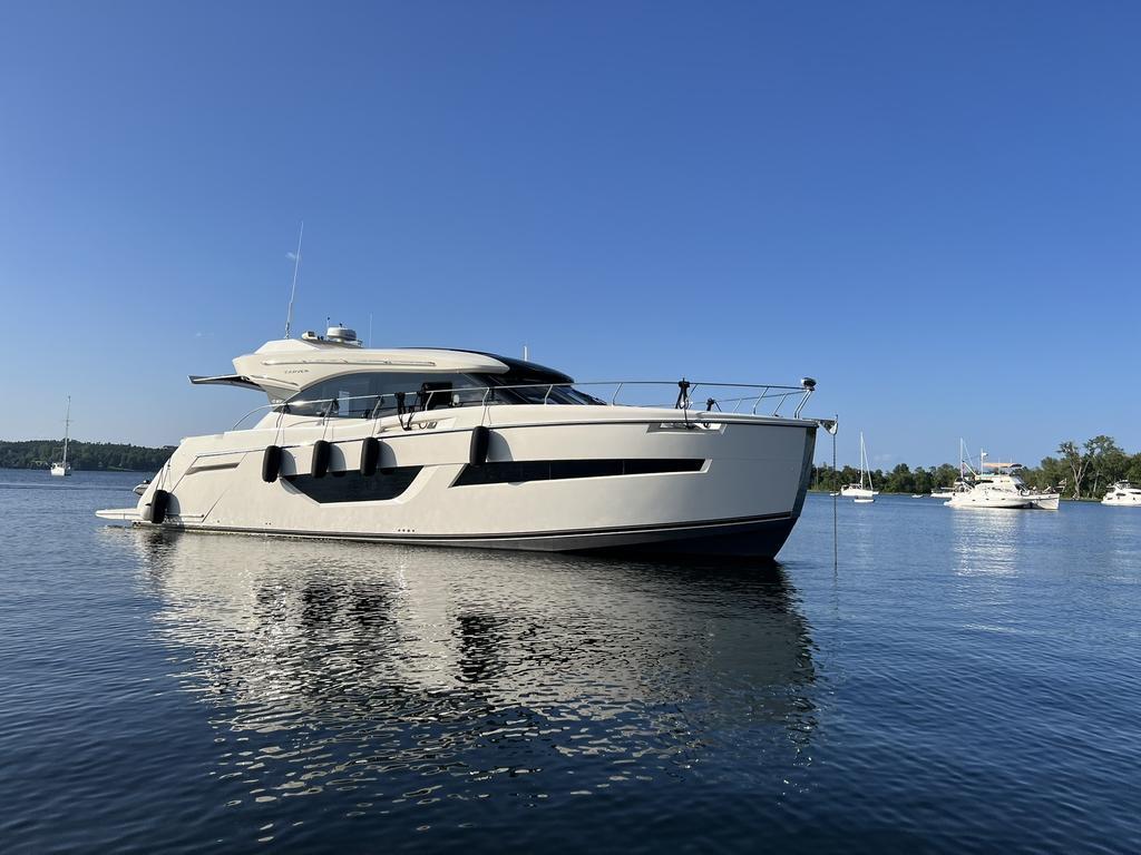 2018 Carver Yachts C52 Coupe 