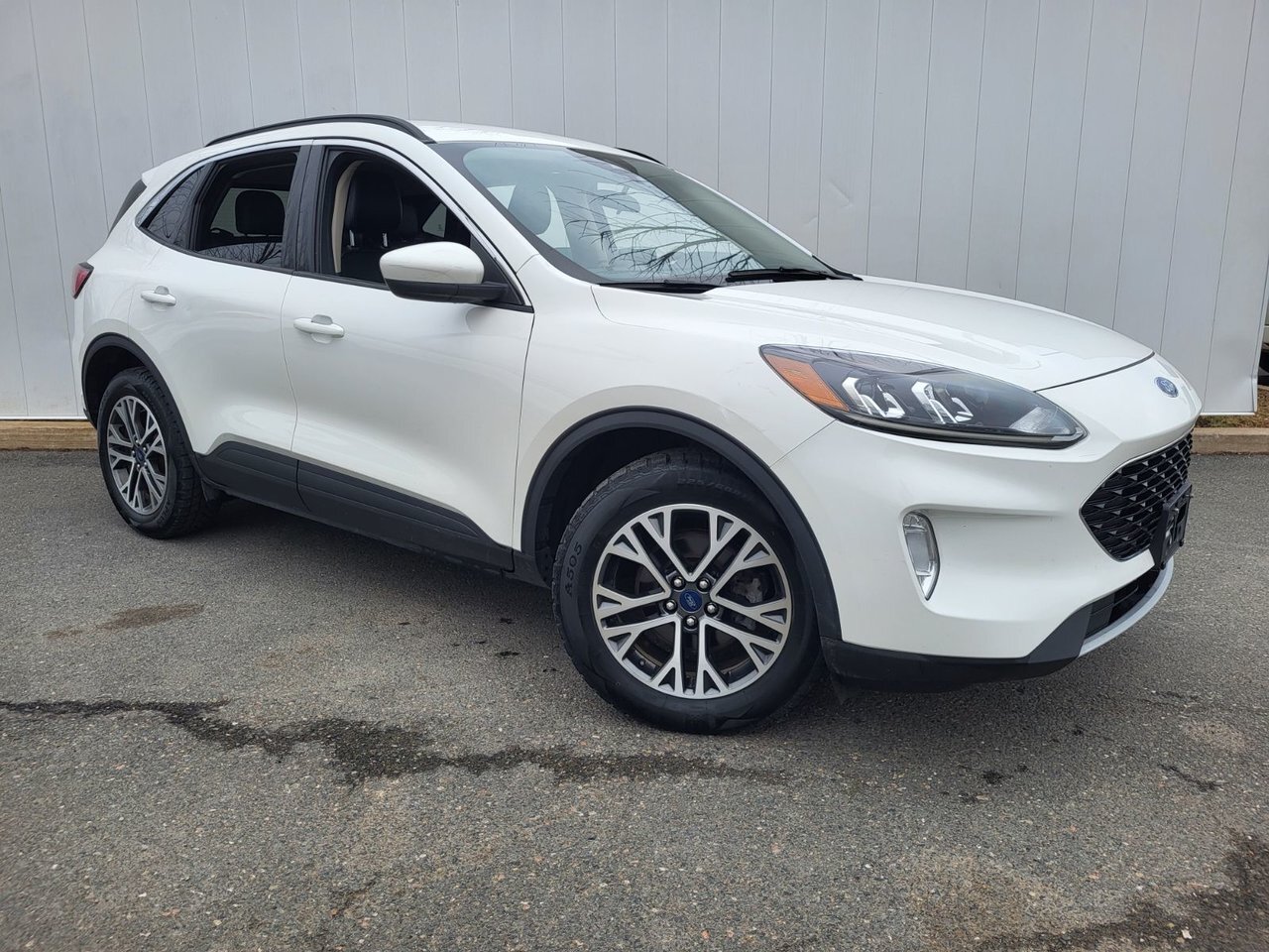 2020 Ford Escape SEL | Nav | Cam | USB | HtdSeats | Bluetooth Clean