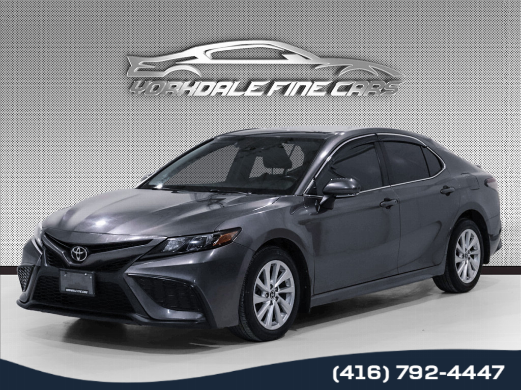 2021 Toyota Camry SE / Apple CarPlay / Power Sunroof / Back-Up Camer