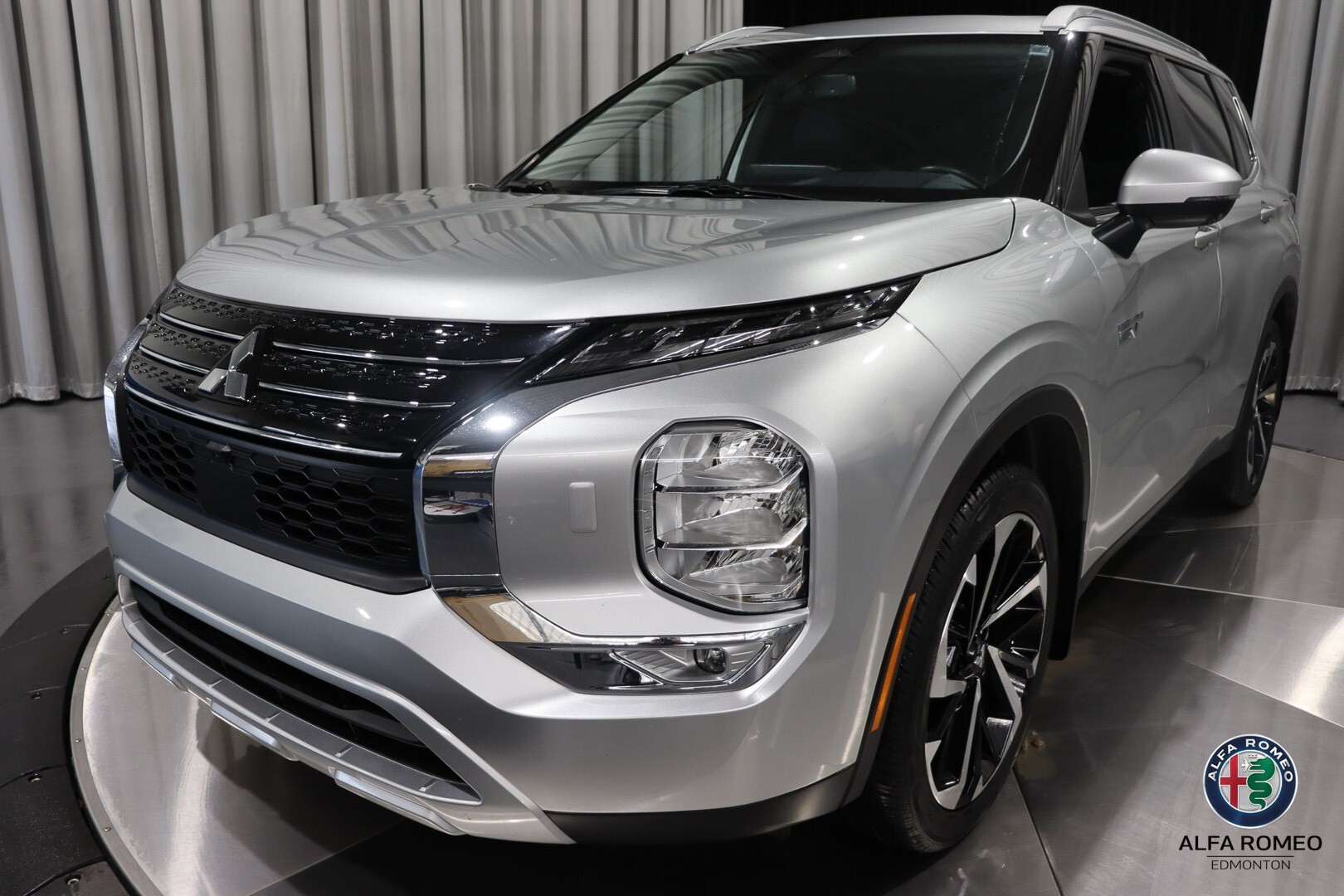 2023 Mitsubishi Outlander PHEV SEL