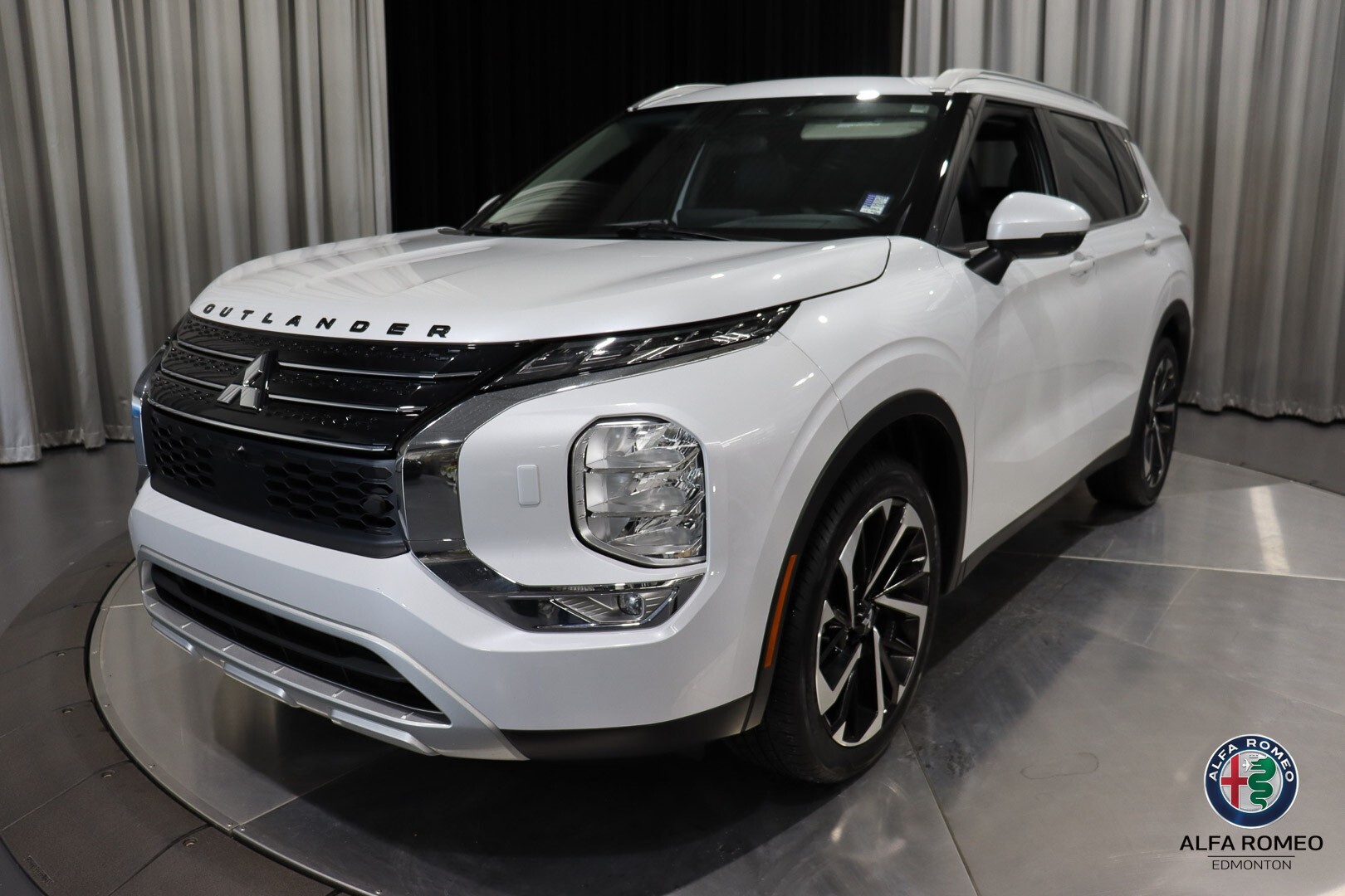 2022 Mitsubishi Outlander LE