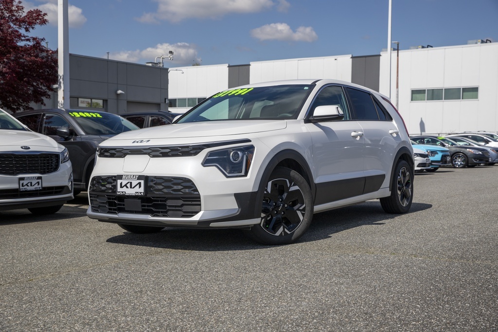 2024 Kia Niro EV WIND! EV! NO PST until May 1! Navigation! AC!